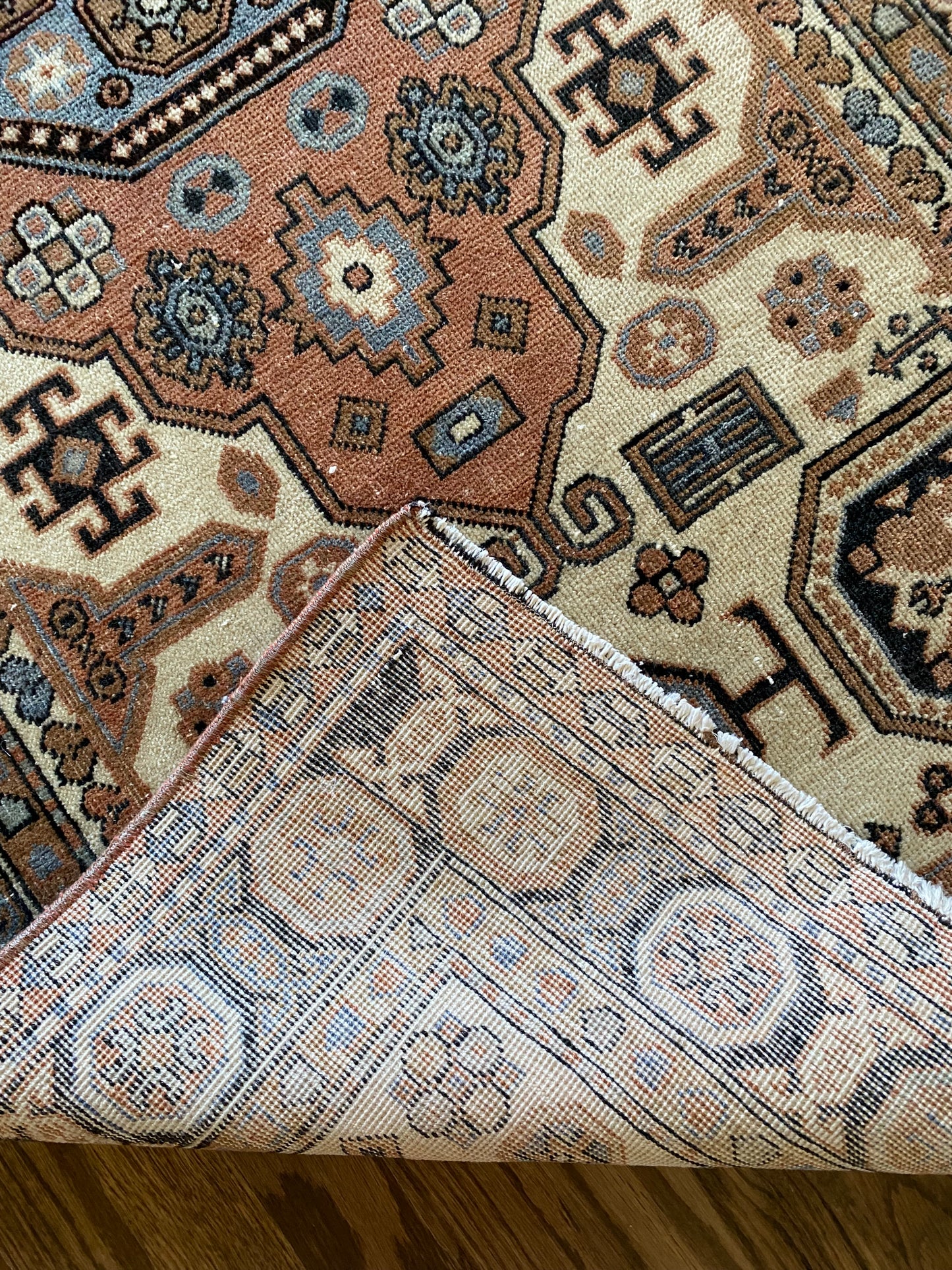 Beatrice 2’9.5 x 5’9