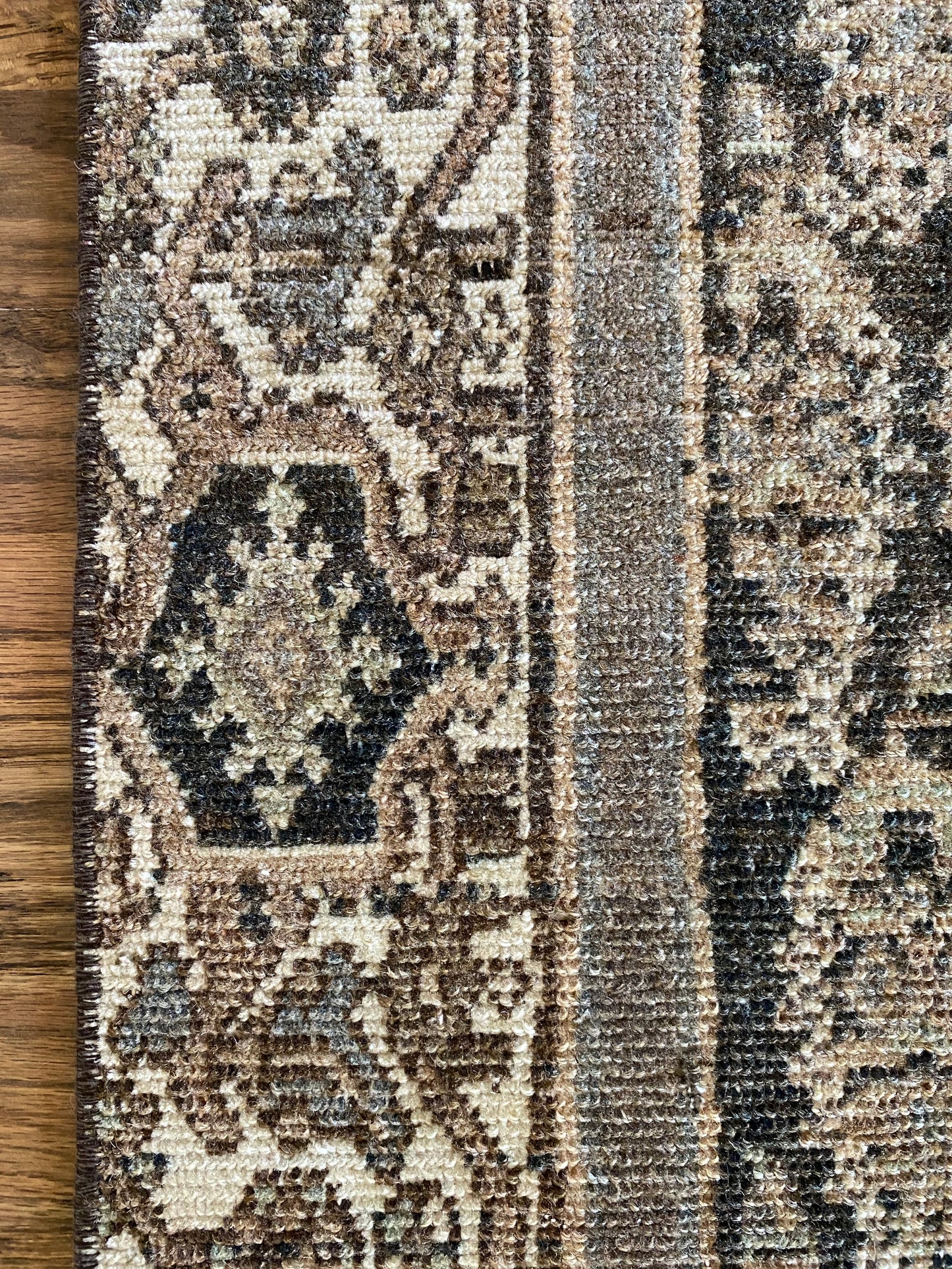 Mila 3’0.5 x 12’10