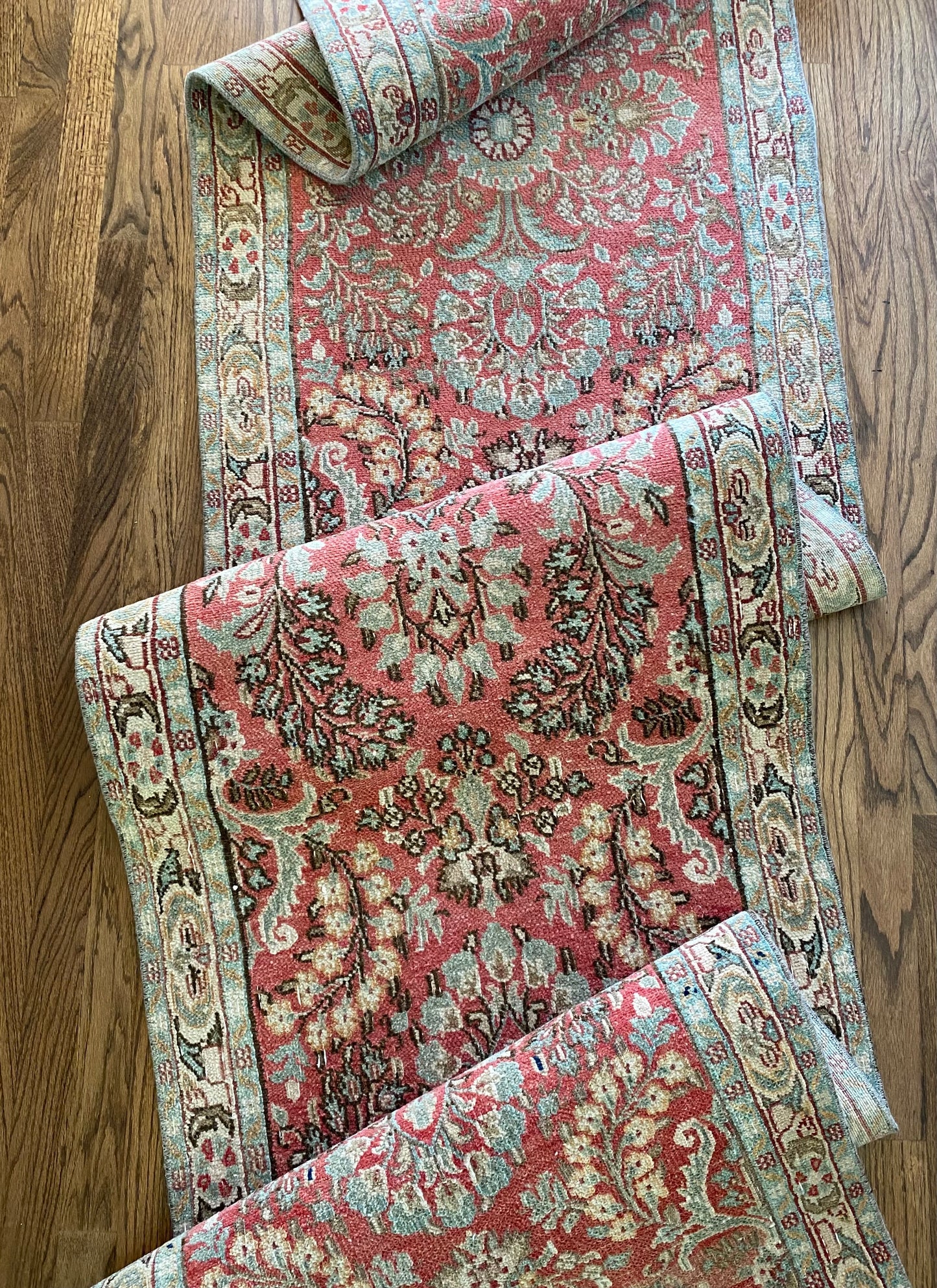 Alexis 2’4.5 x 12’7