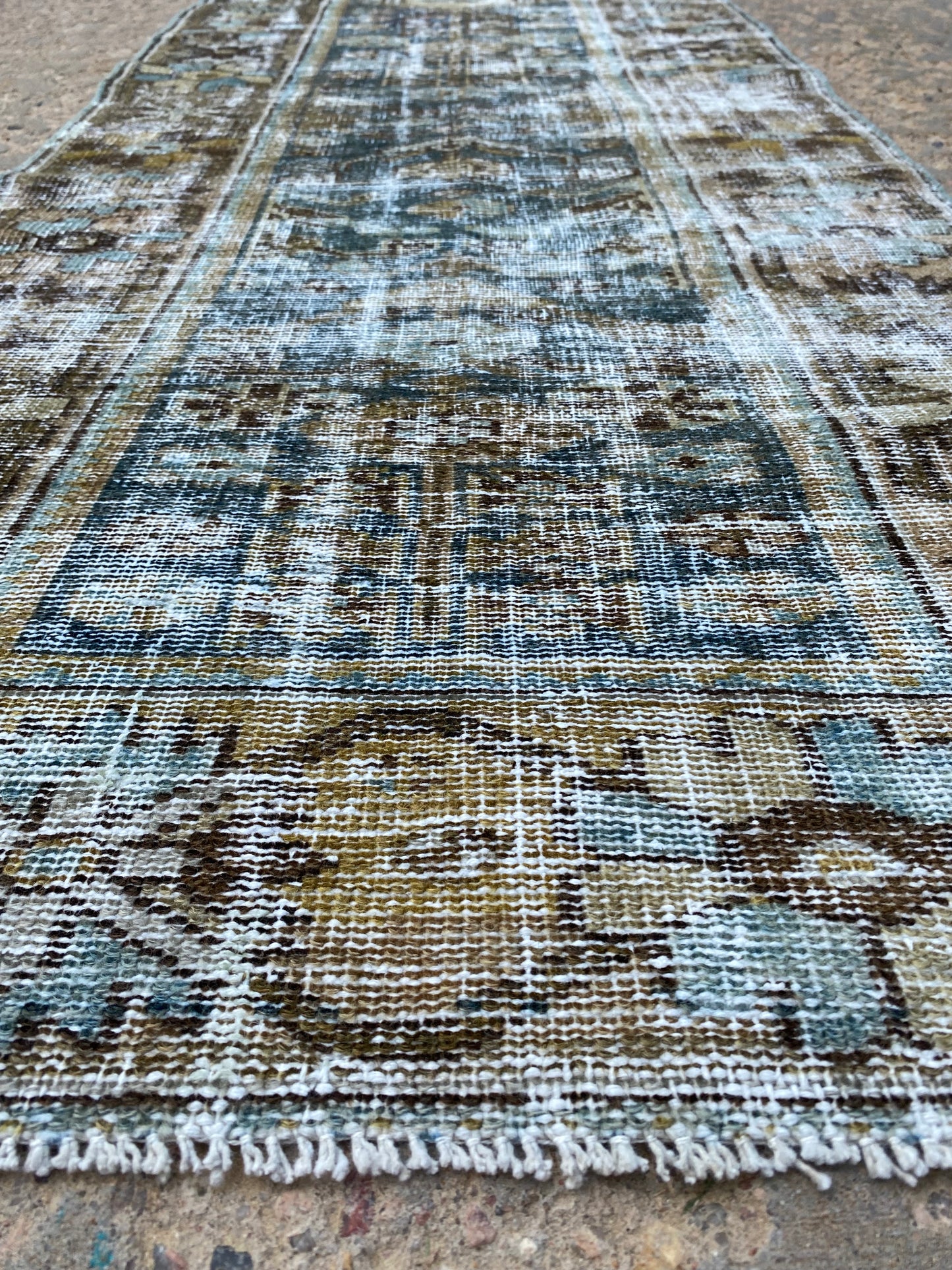 Colette 2’4 x 9’6