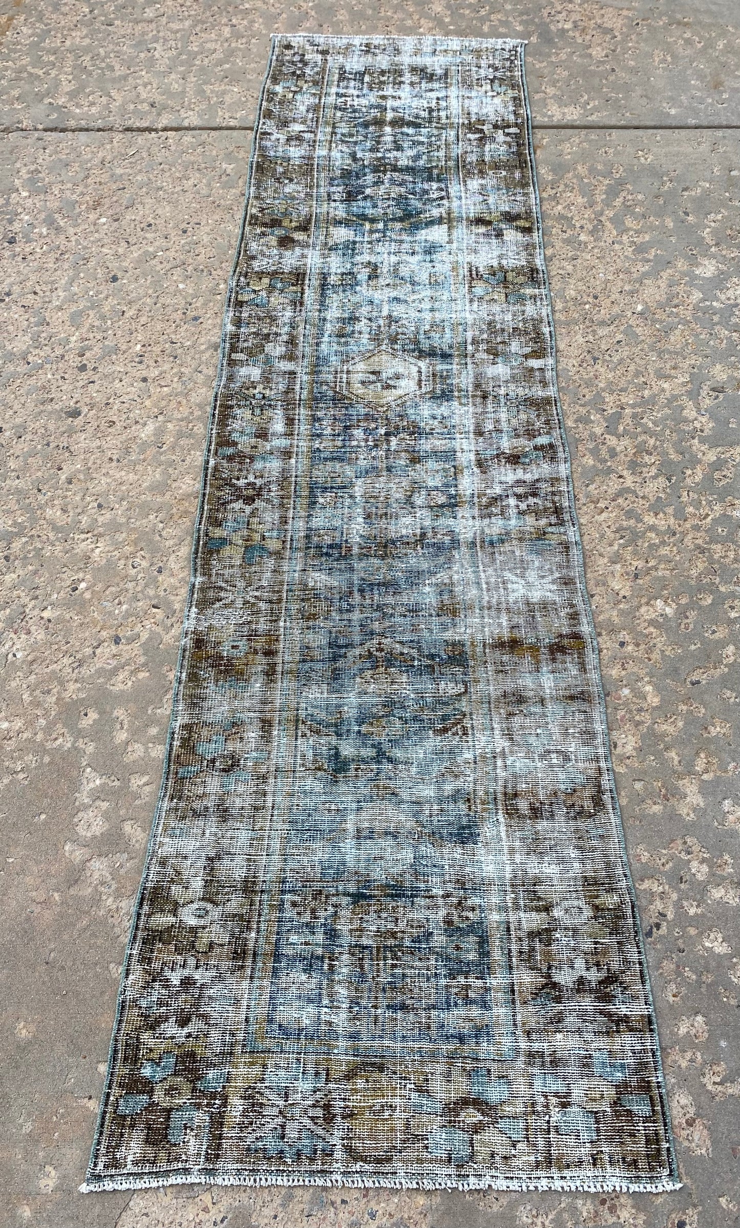 Colette 2’4 x 9’6