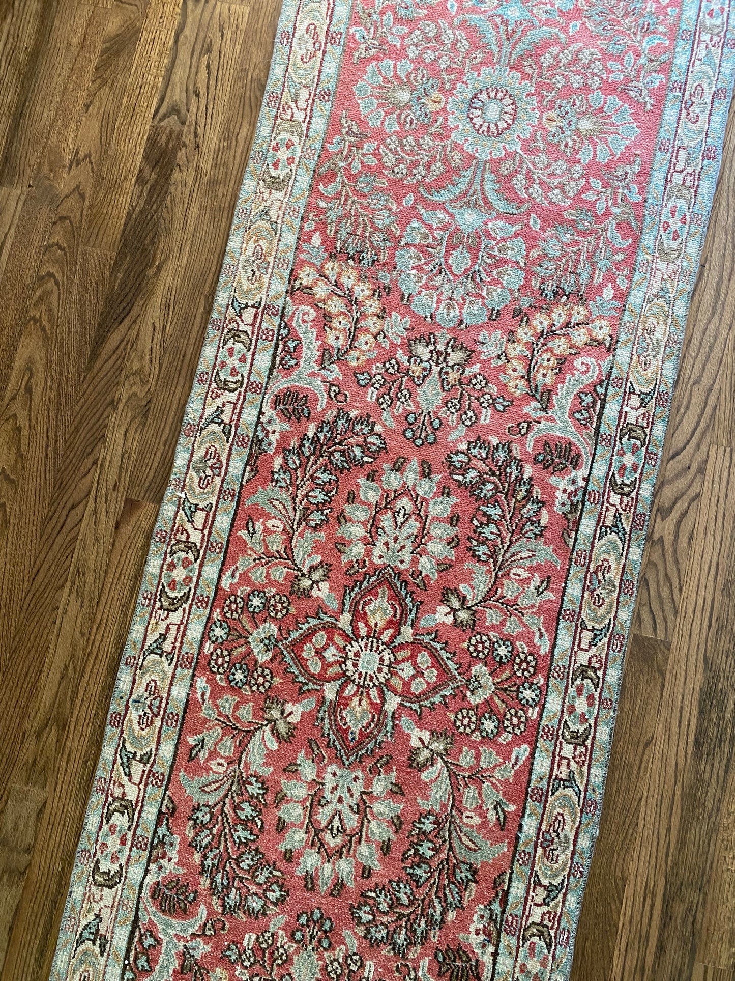 Alexis 2’4.5 x 12’7