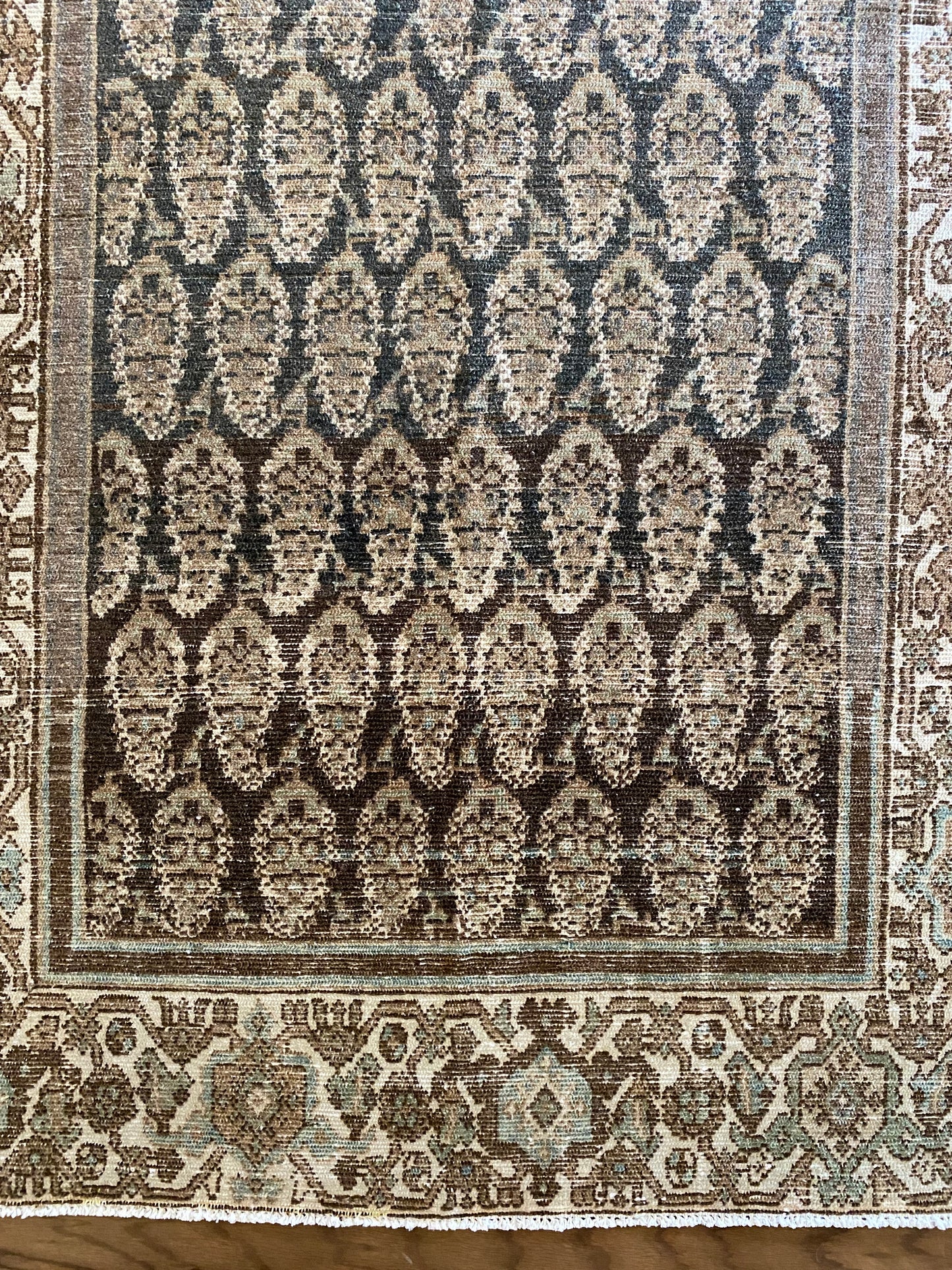 Mila 3’0.5 x 12’10