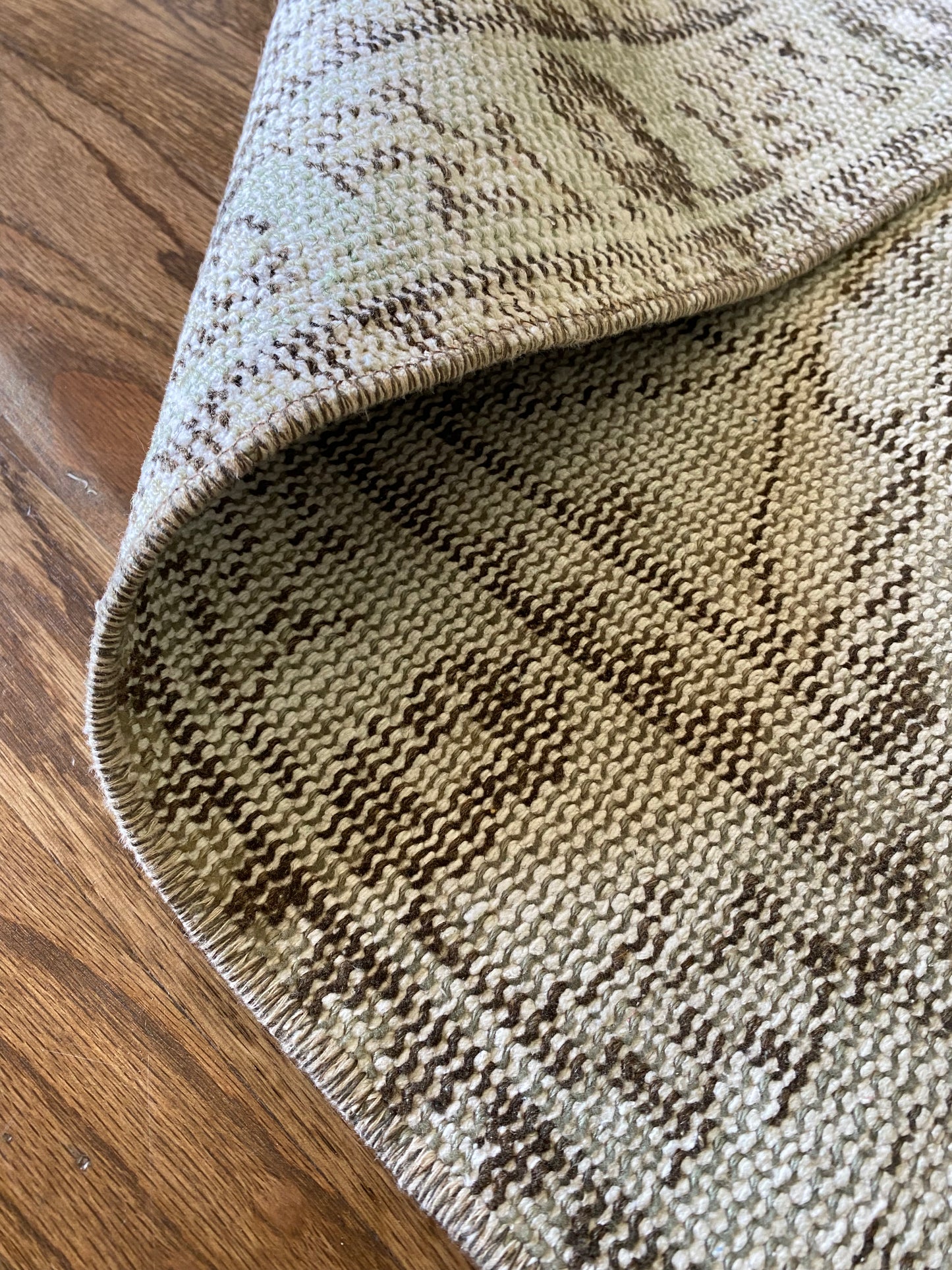 Kate 2’6.5 x 11’2