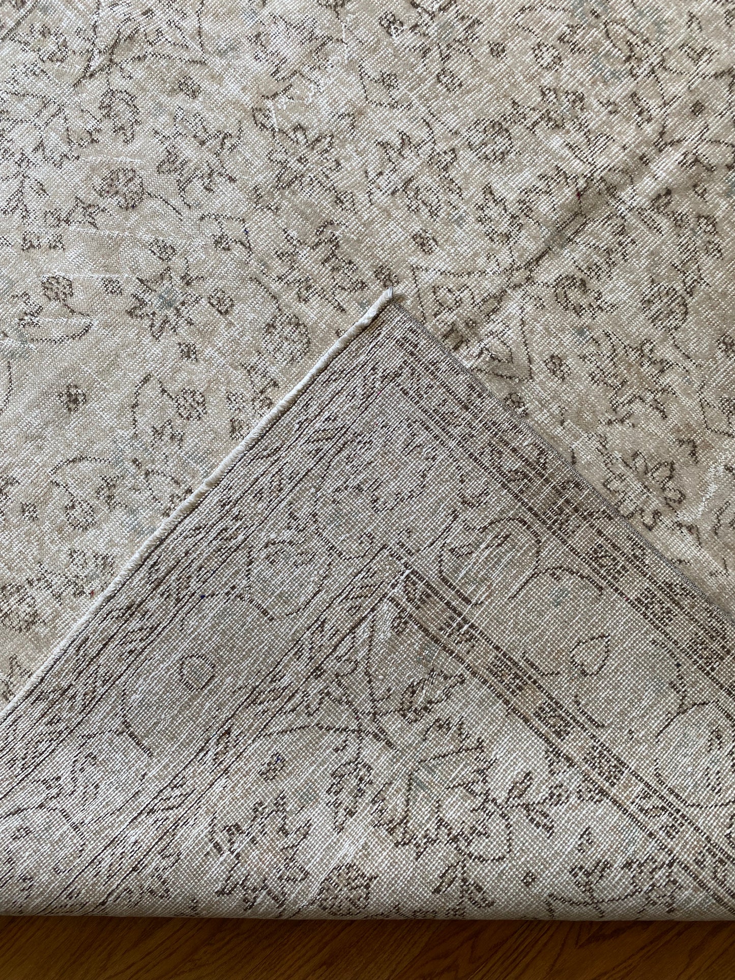 Greta 6’2.5 x 9’11 (6 x 10)