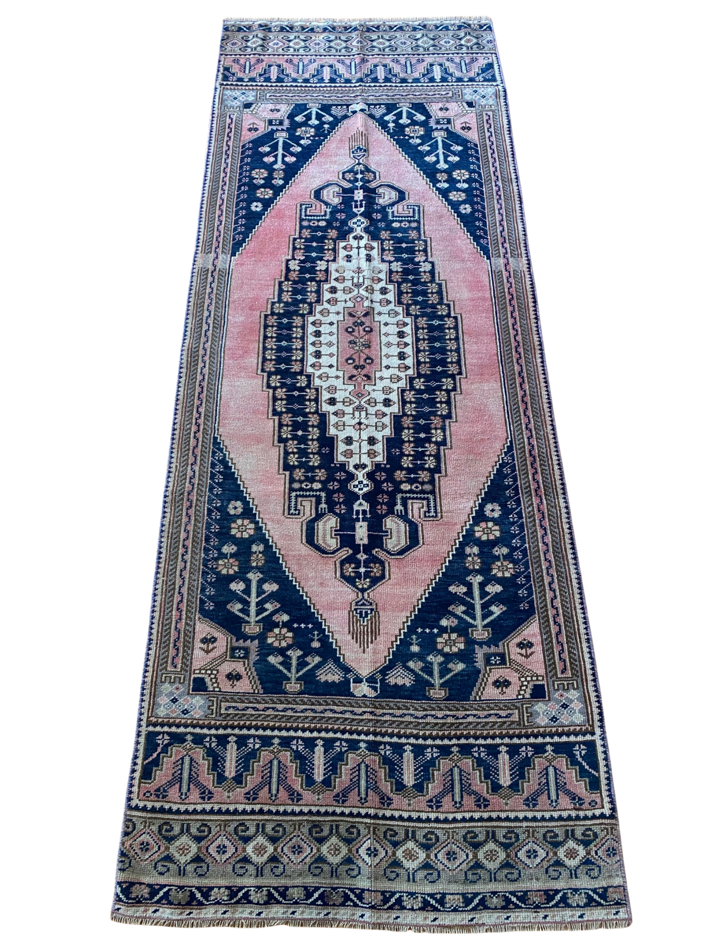 Genevieve 2’8.5 x 7'8