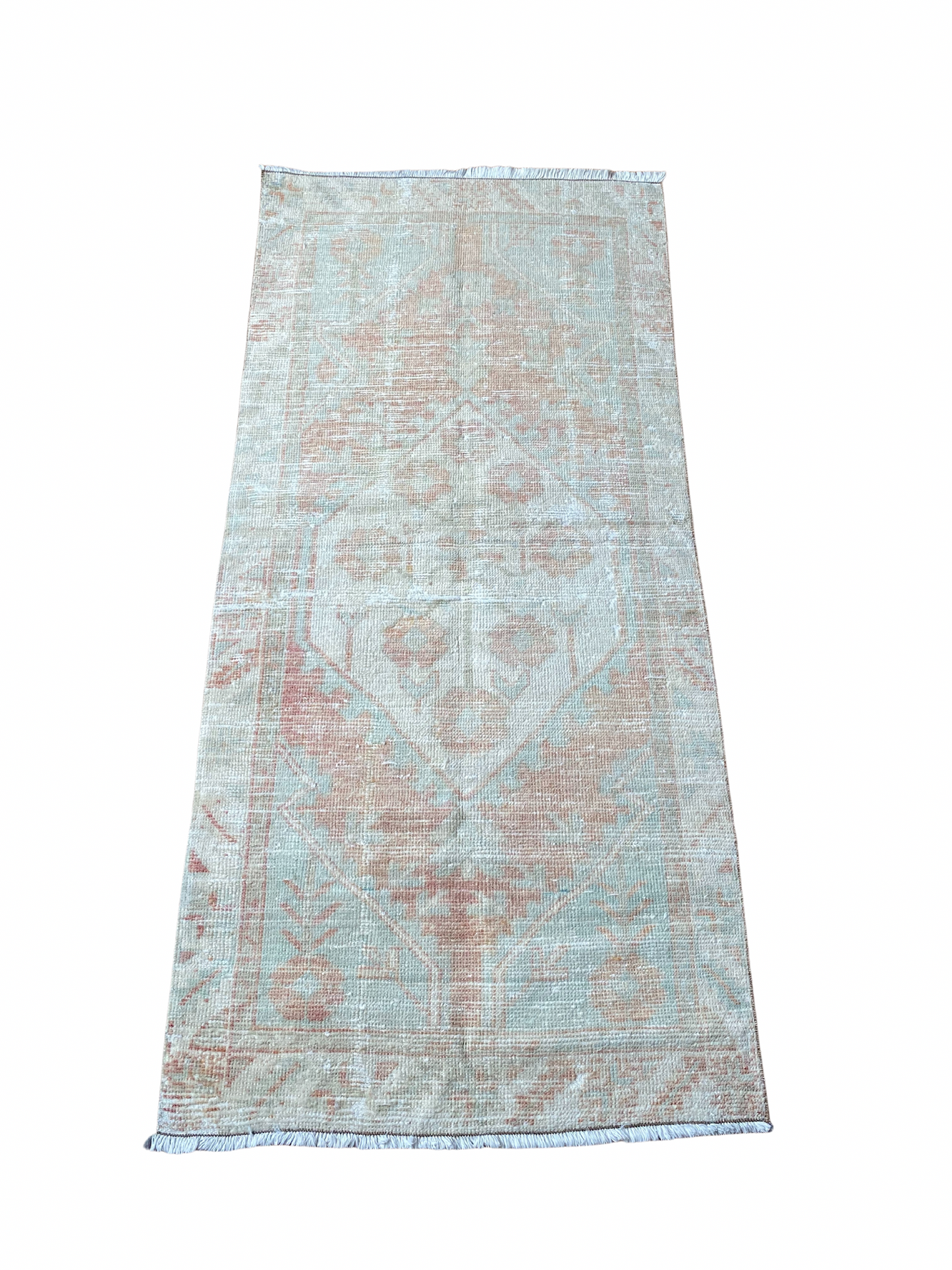 Louelle 2’4 x 5’1