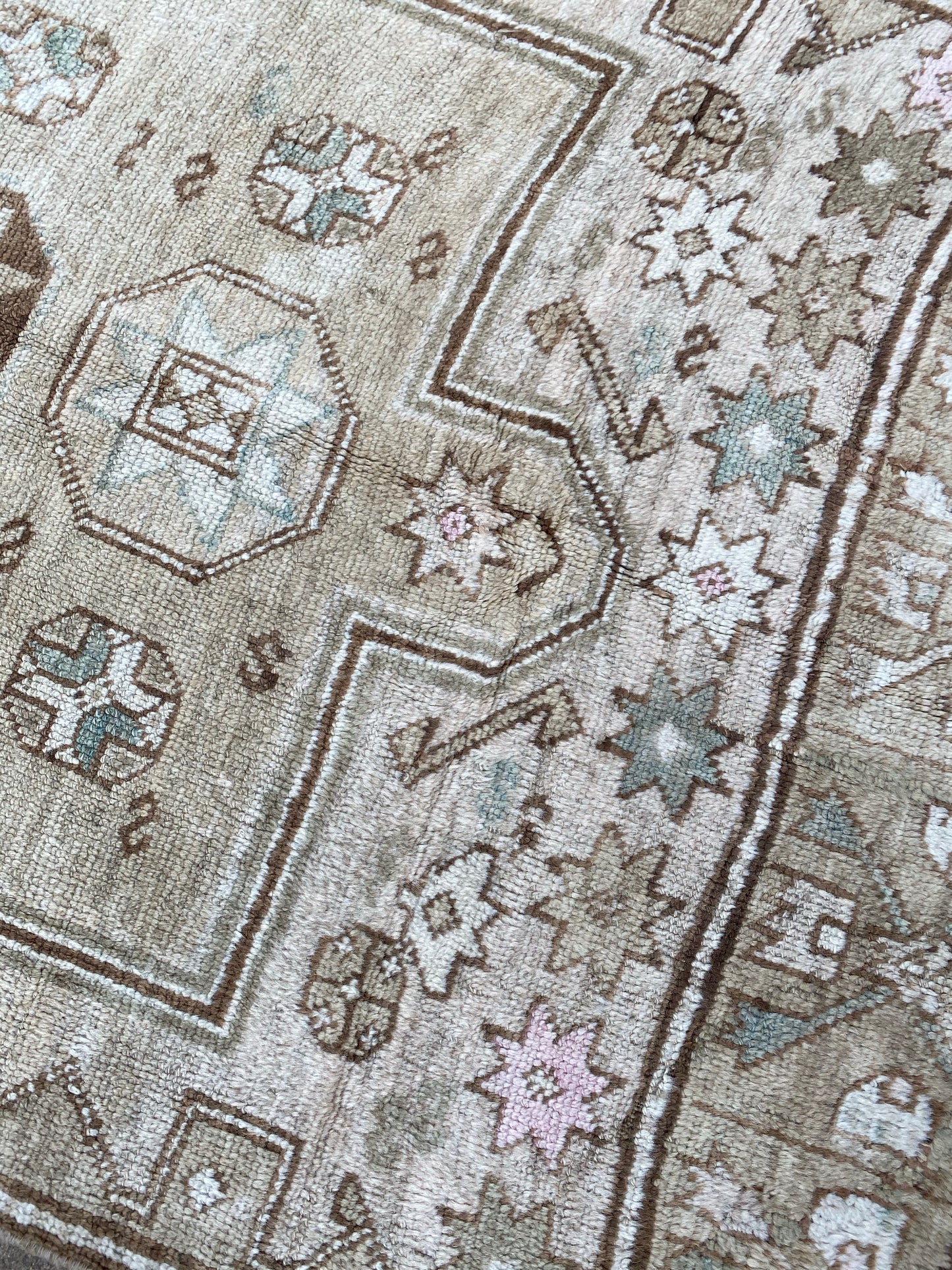 Mena 2’11 x 11’8