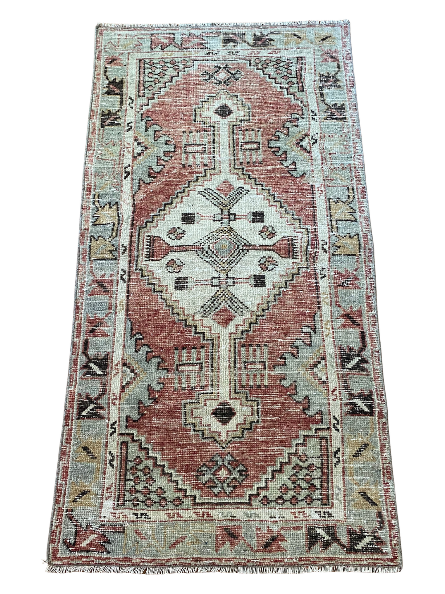 Devin 2’7.5 x 5’2