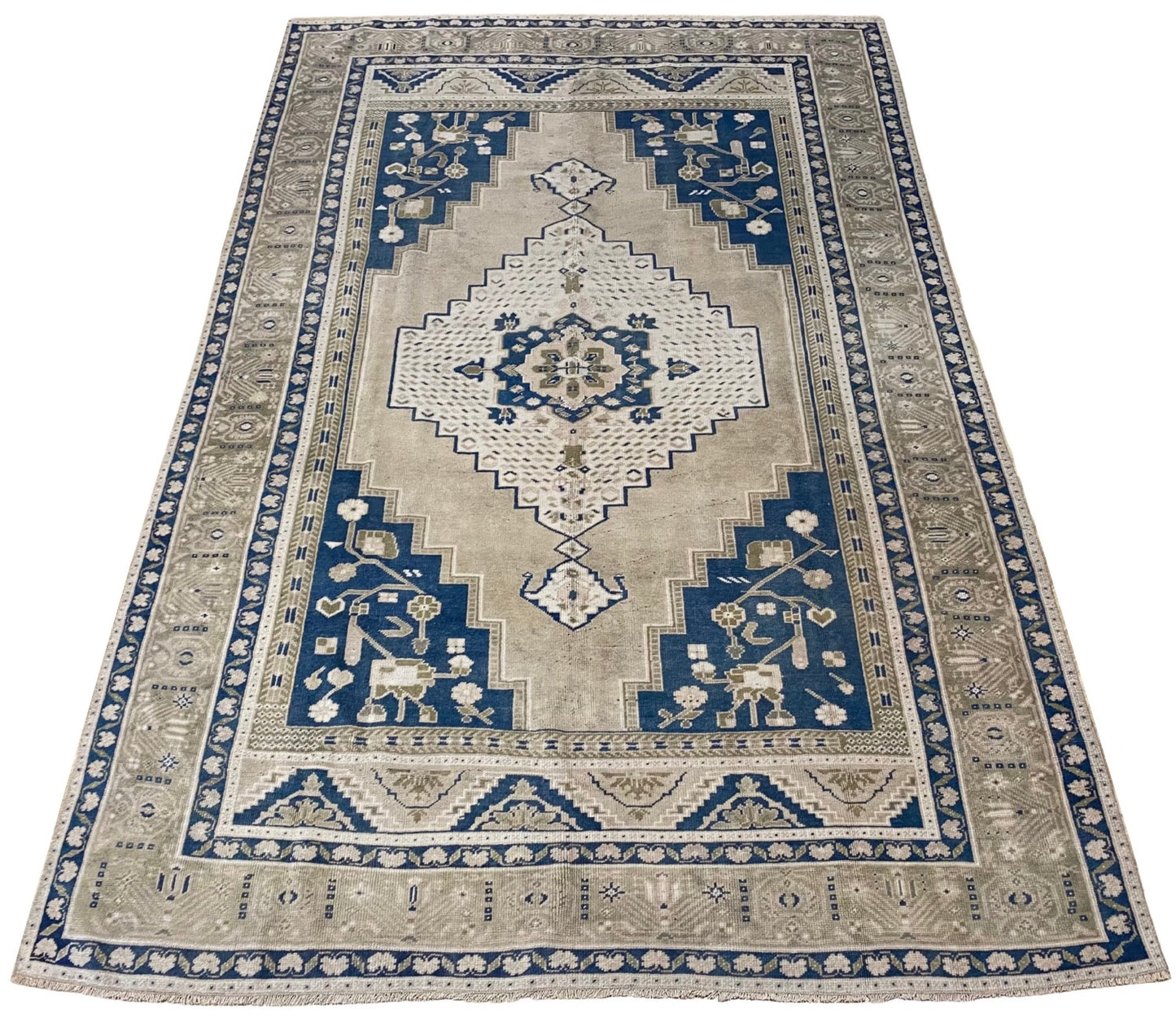 Scarlett 6’7 x 10’2