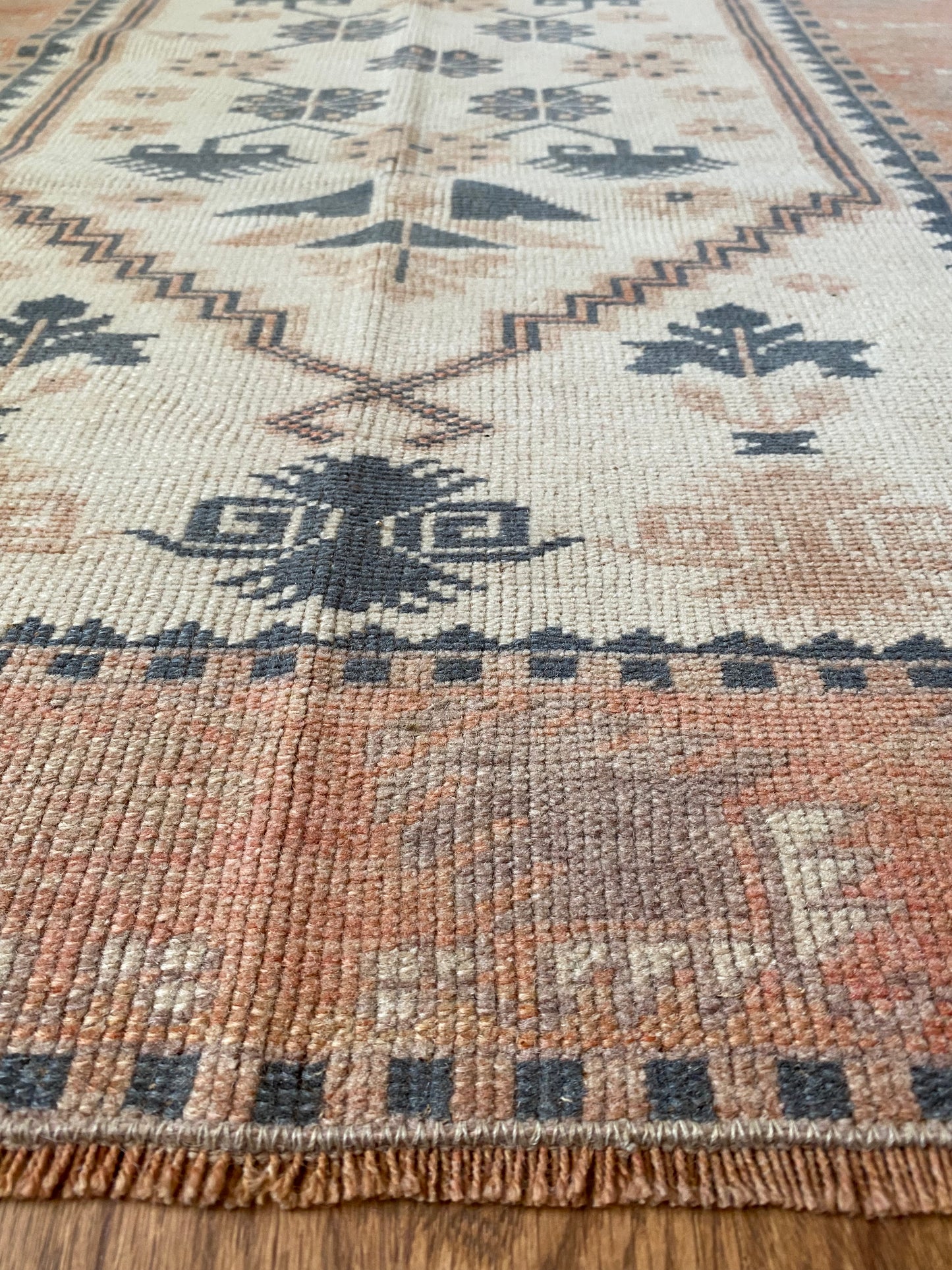 Cora 2’8.5 x 4’2