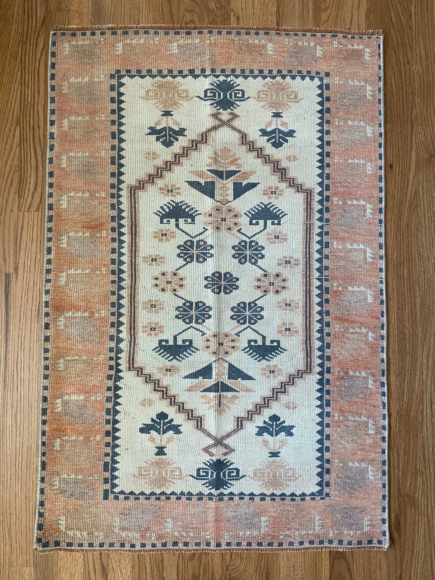Cora 2’8.5 x 4’2