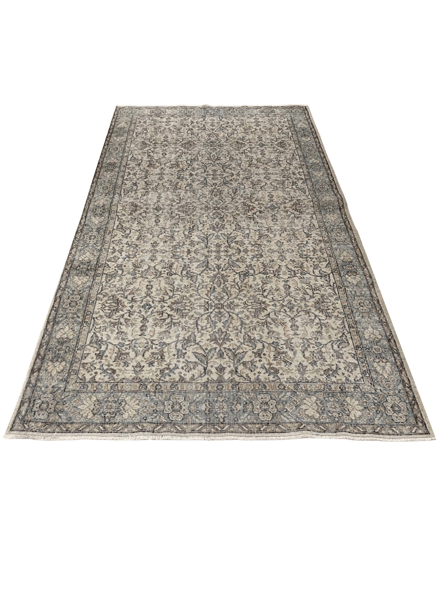 Cecilia 5’9.5 x 9’9.5