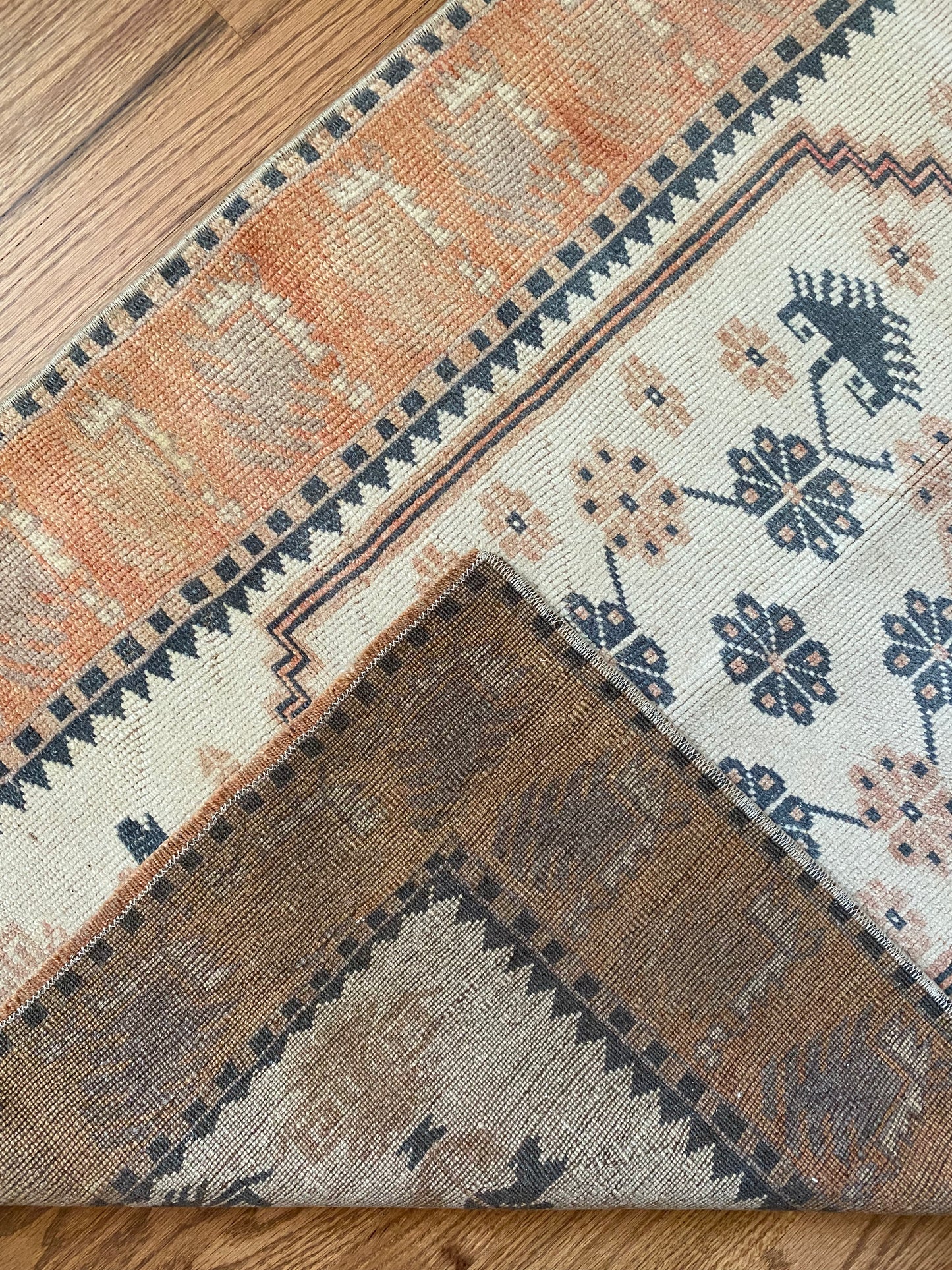 Cora 2’8.5 x 4’2