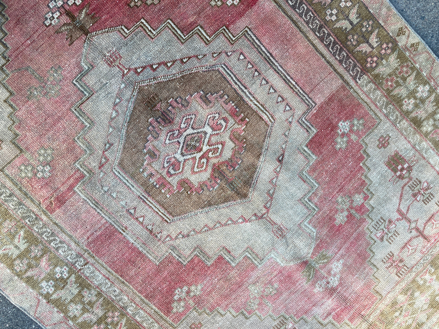 Sofia 3'11 x 6'1.5