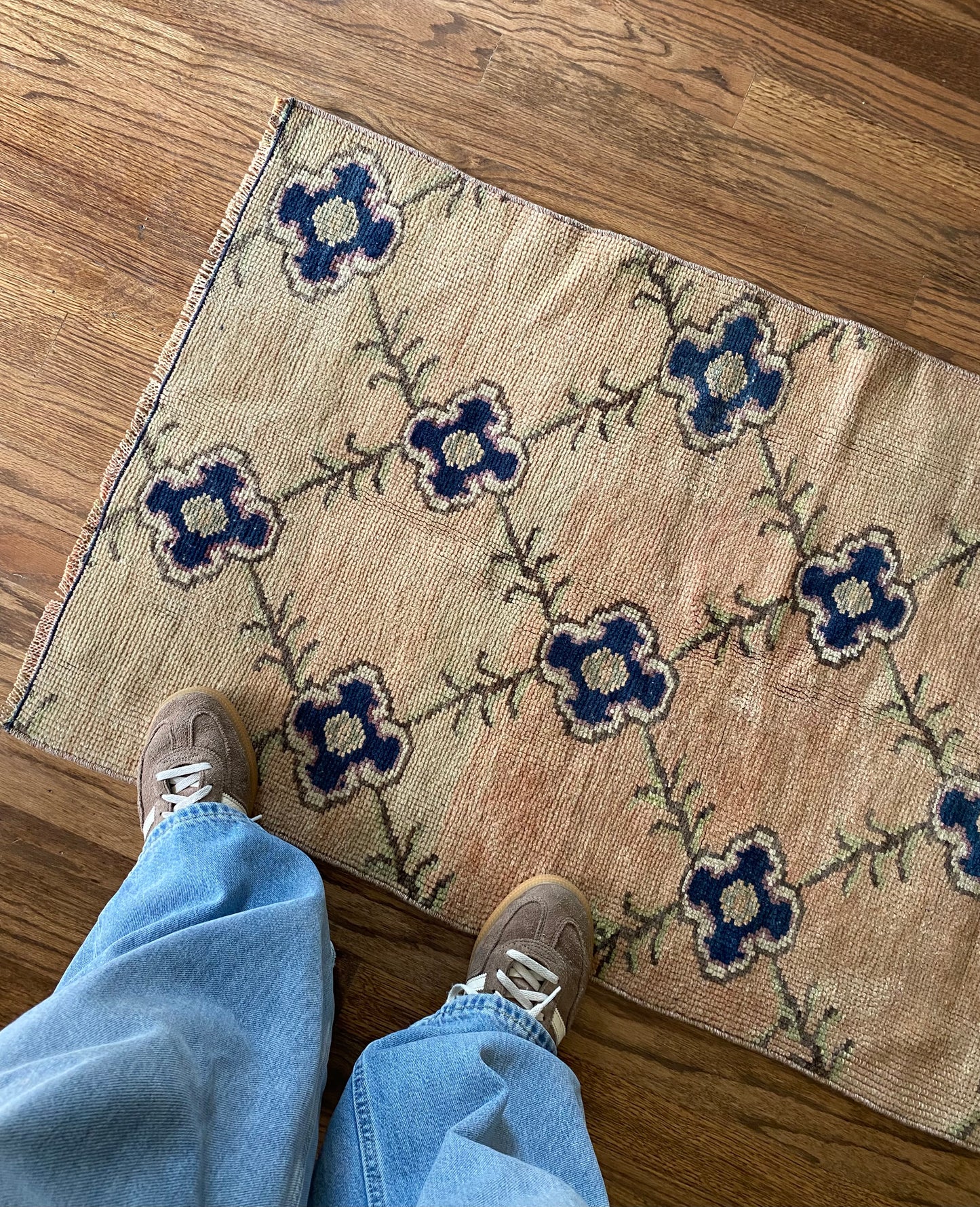 Vivian 2’ x 7’5.5