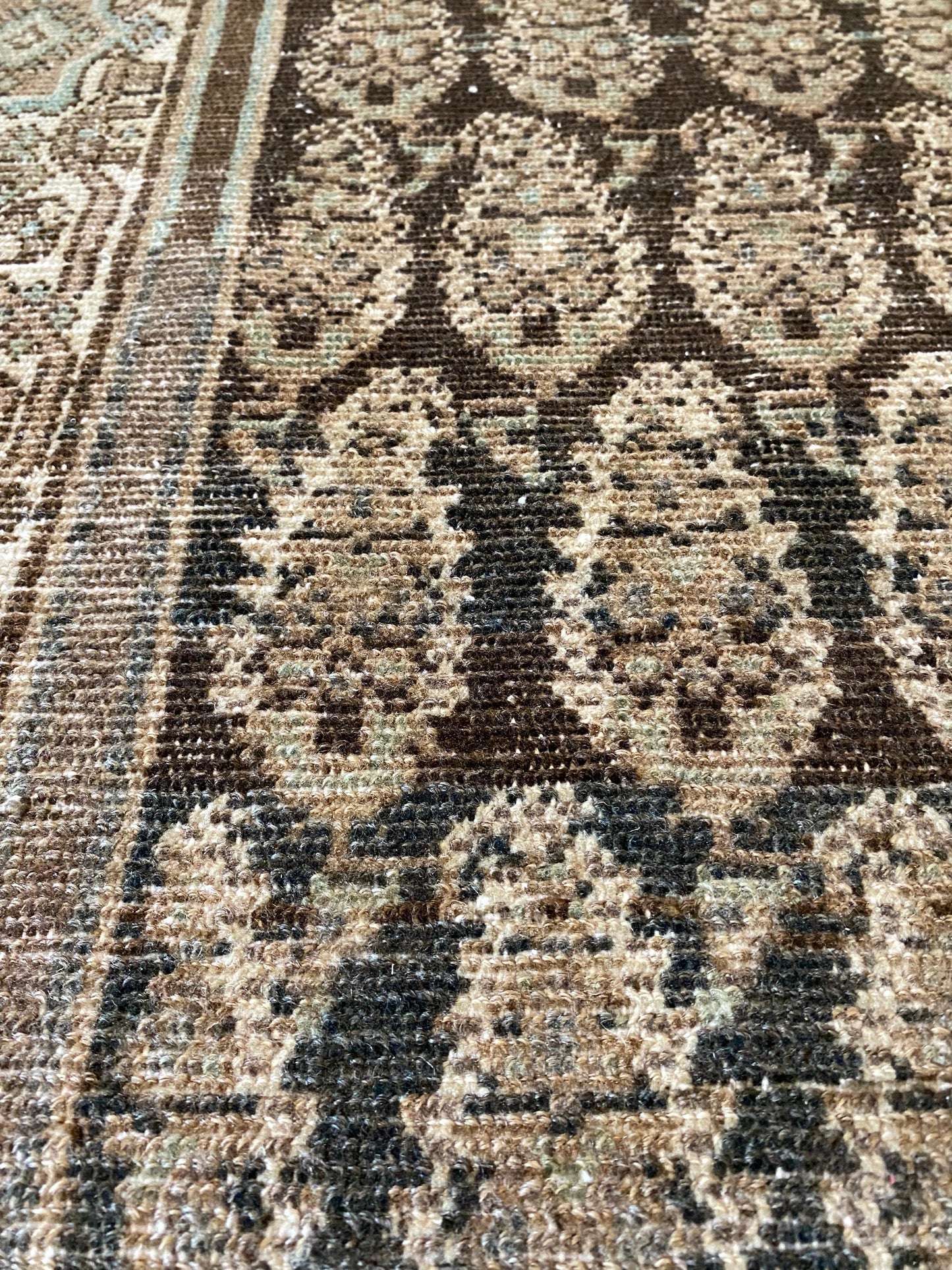 Mila 3’0.5 x 12’10