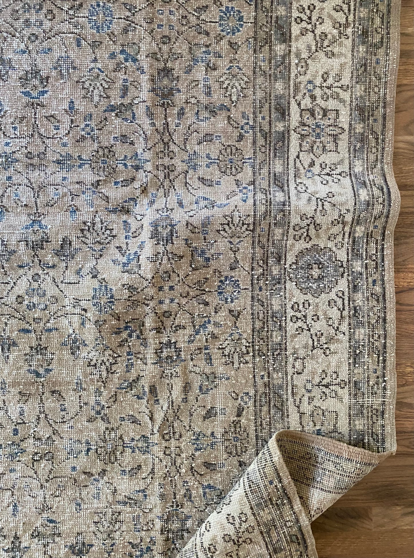 Vintage Turkish Wool Area Rug 7’7’x10’8" – Hand-Knotted Neutral & Blue Floral Rug | Cora