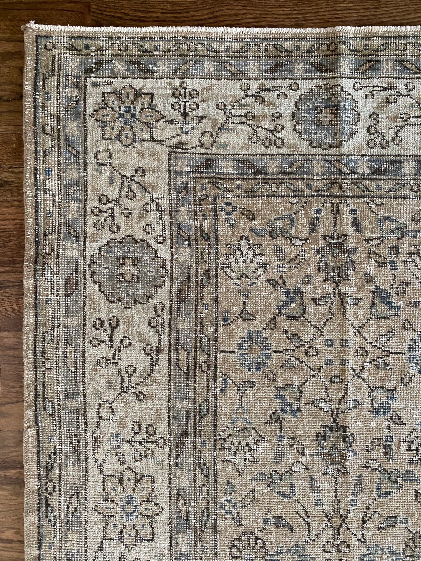 Vintage Turkish Wool Area Rug 7’7’x10’8" – Hand-Knotted Neutral & Blue Floral Rug | Cora