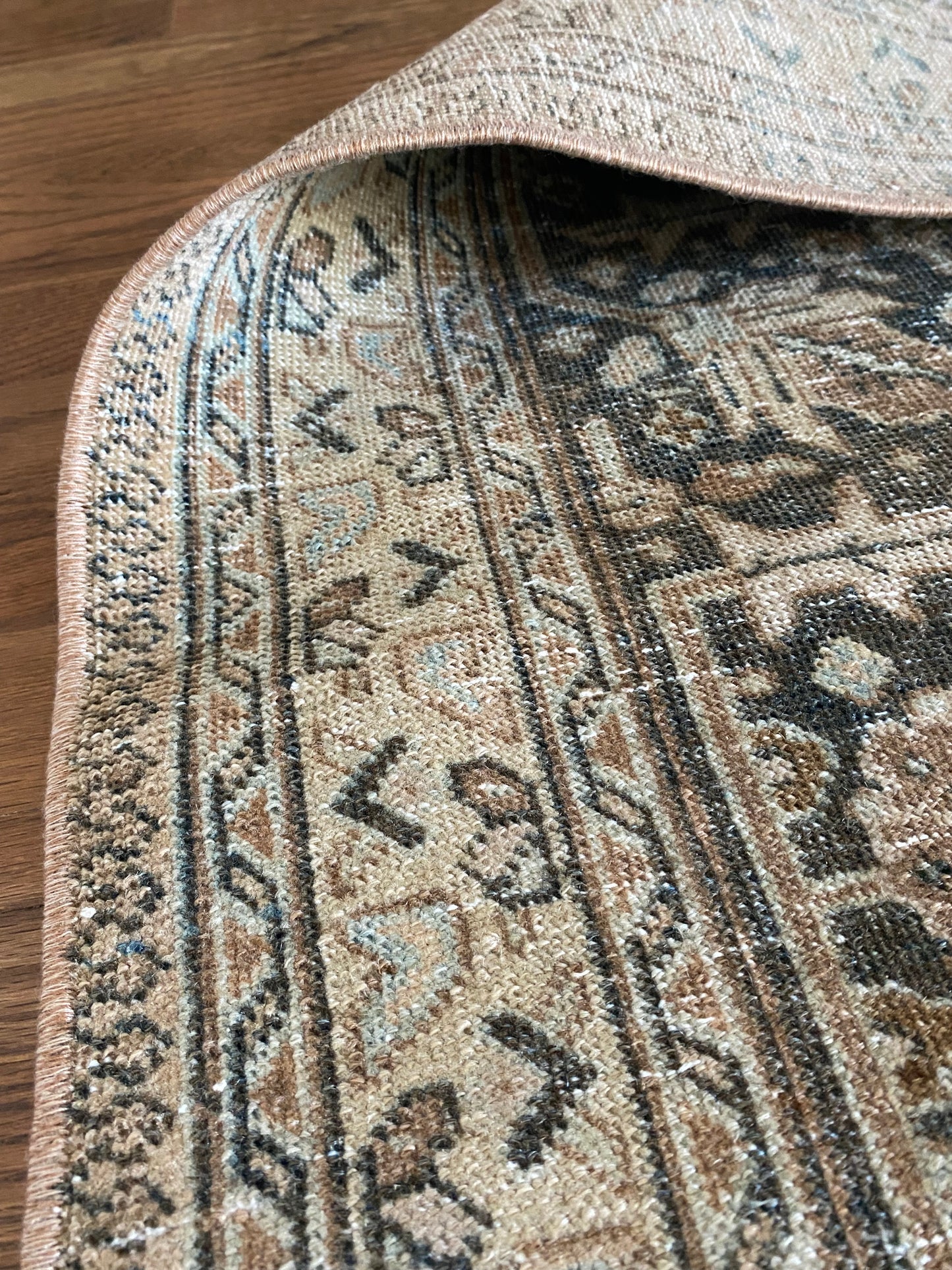 Victoria 7’9.5 x 10’8.5