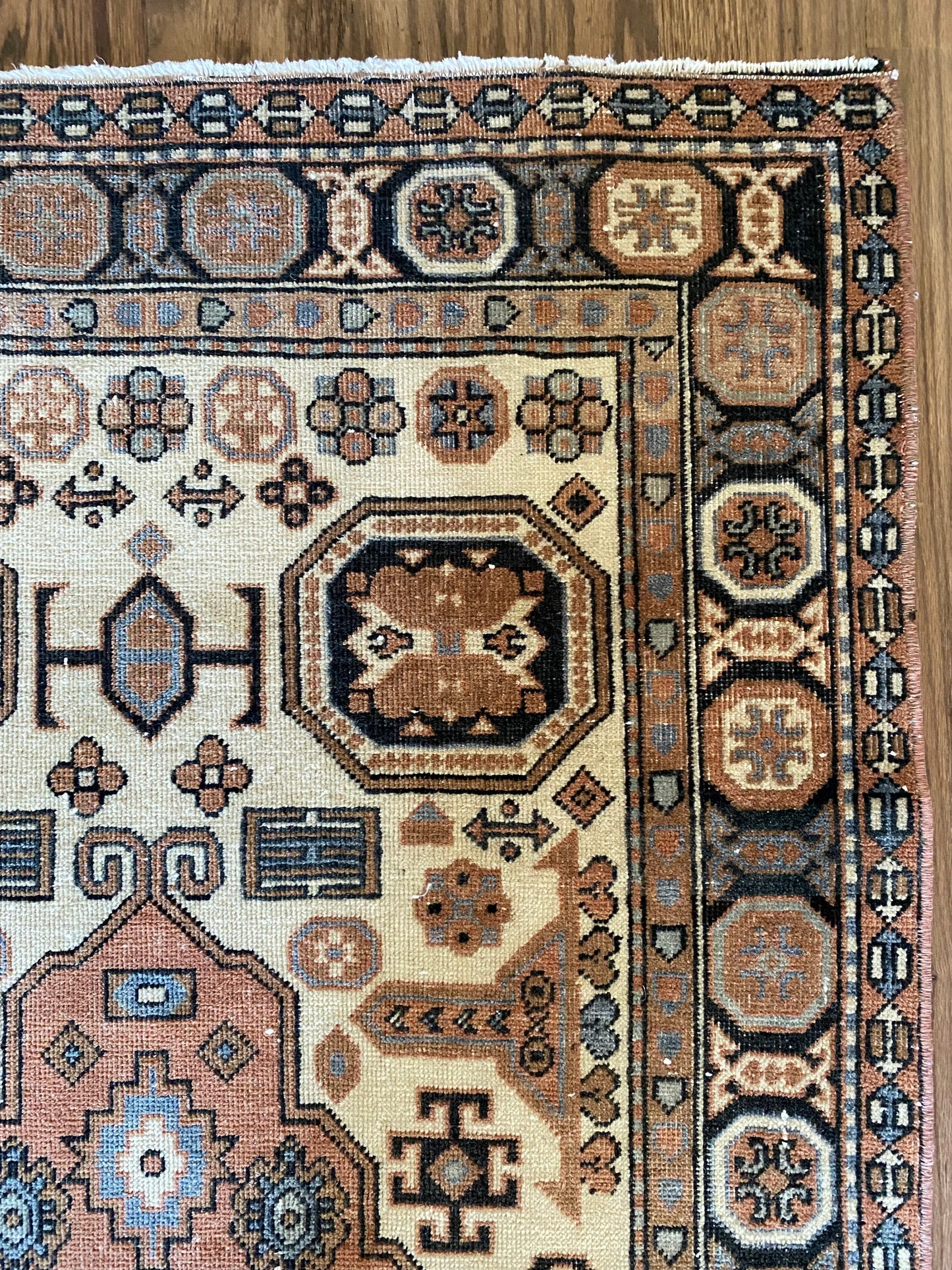 Beatrice 2’9.5 x 5’9