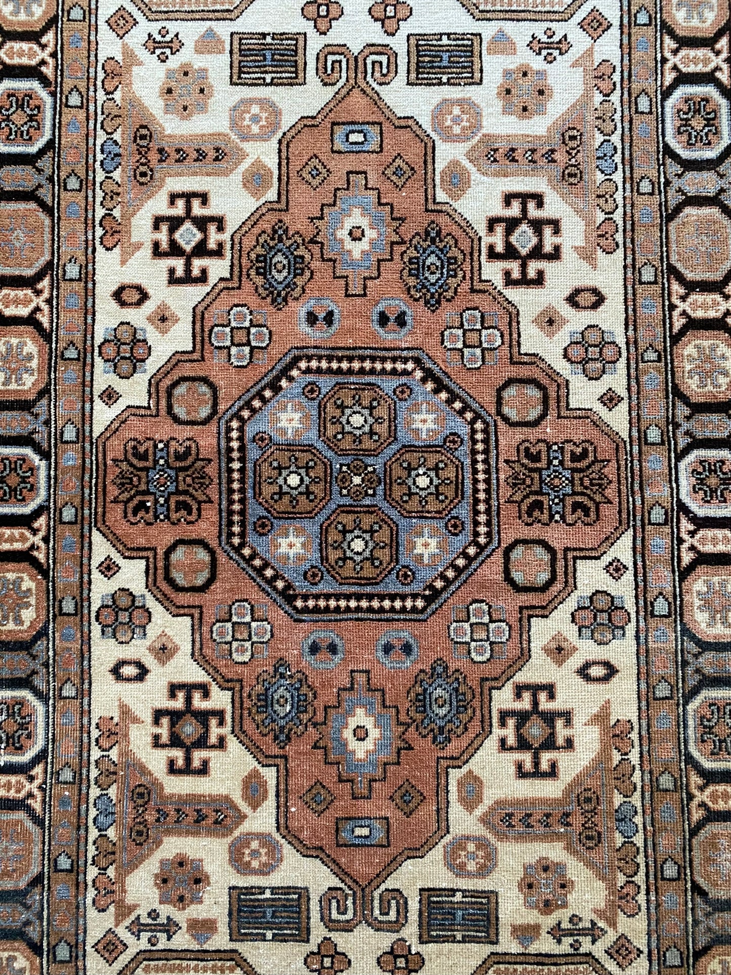 Beatrice 2’9.5 x 5’9