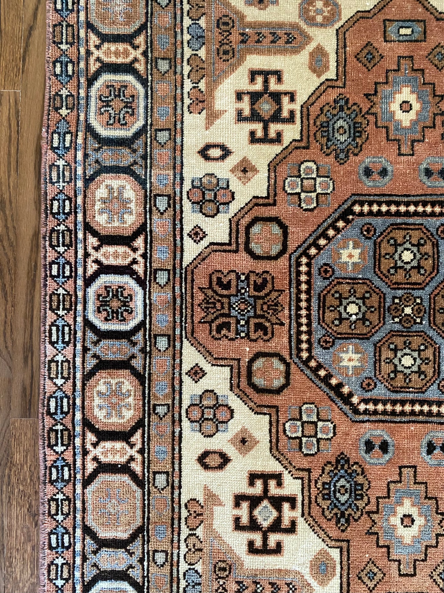 Beatrice 2’9.5 x 5’9