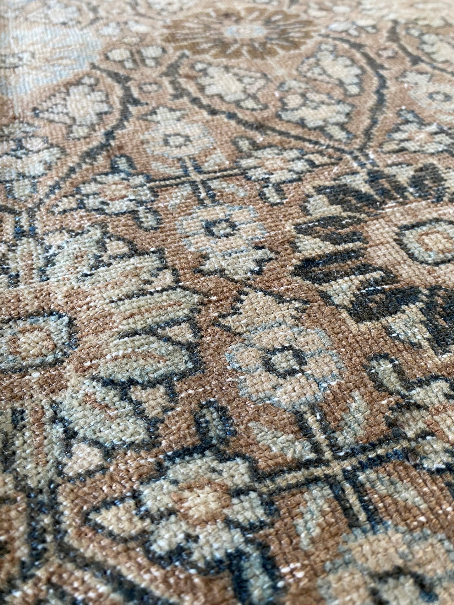 Victoria 7’9.5 x 10’8.5