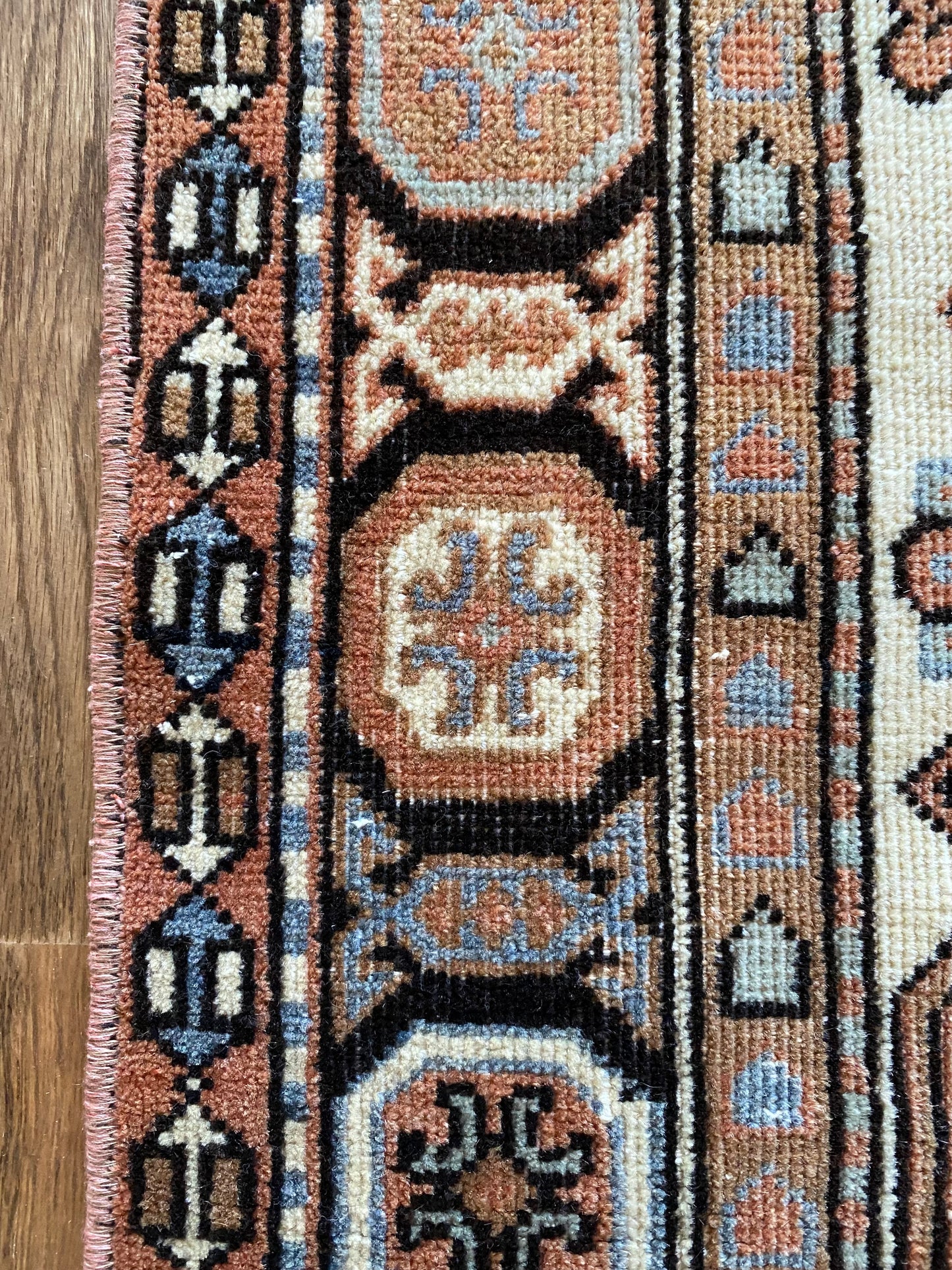 Beatrice 2’9.5 x 5’9