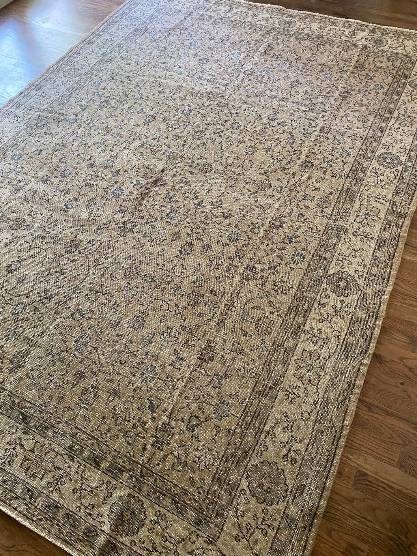 Vintage Turkish Wool Area Rug 7’7’x10’8" – Hand-Knotted Neutral & Blue Floral Rug | Cora