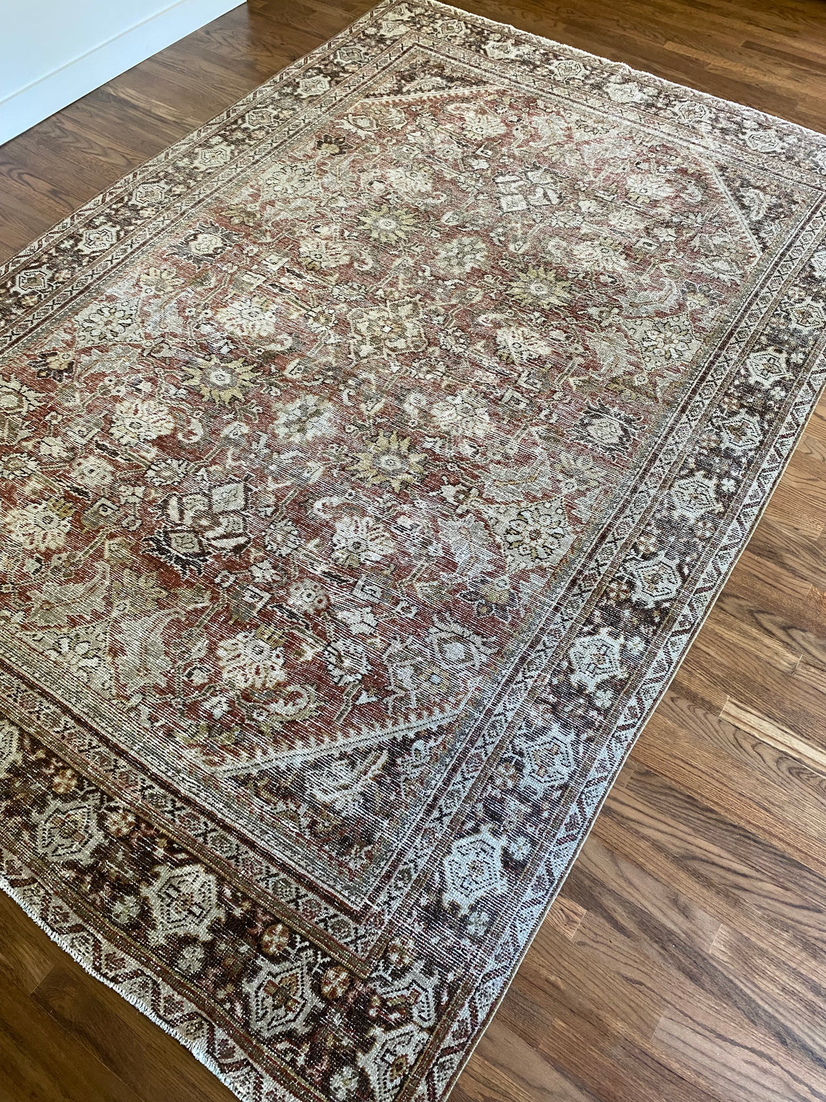 Antique Mahal Wool Area Rug 6’11x10’2” – Hand-Knotted Red Rug | Emre