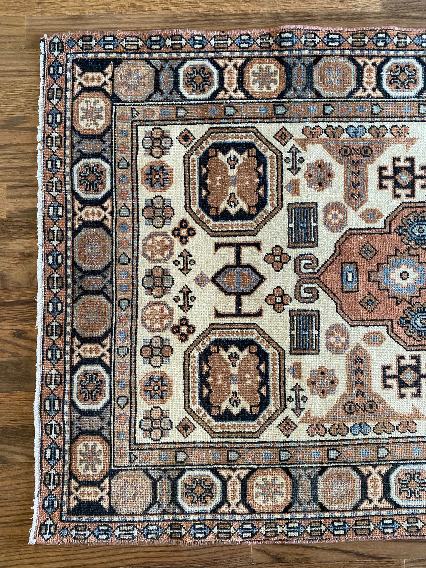 Beatrice 2’9.5 x 5’9