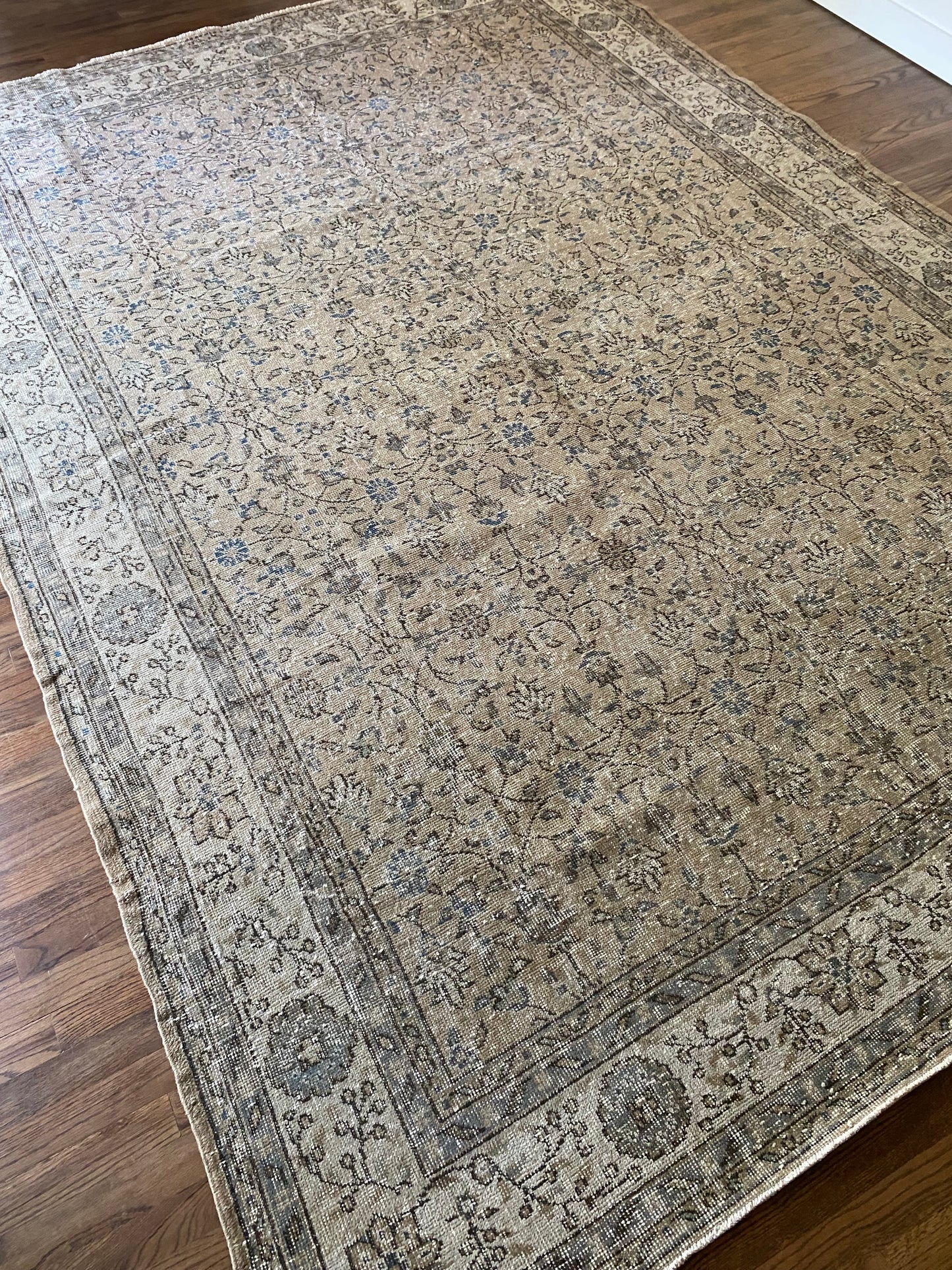 Vintage Turkish Wool Area Rug 7’7’x10’8" – Hand-Knotted Neutral & Blue Floral Rug | Cora