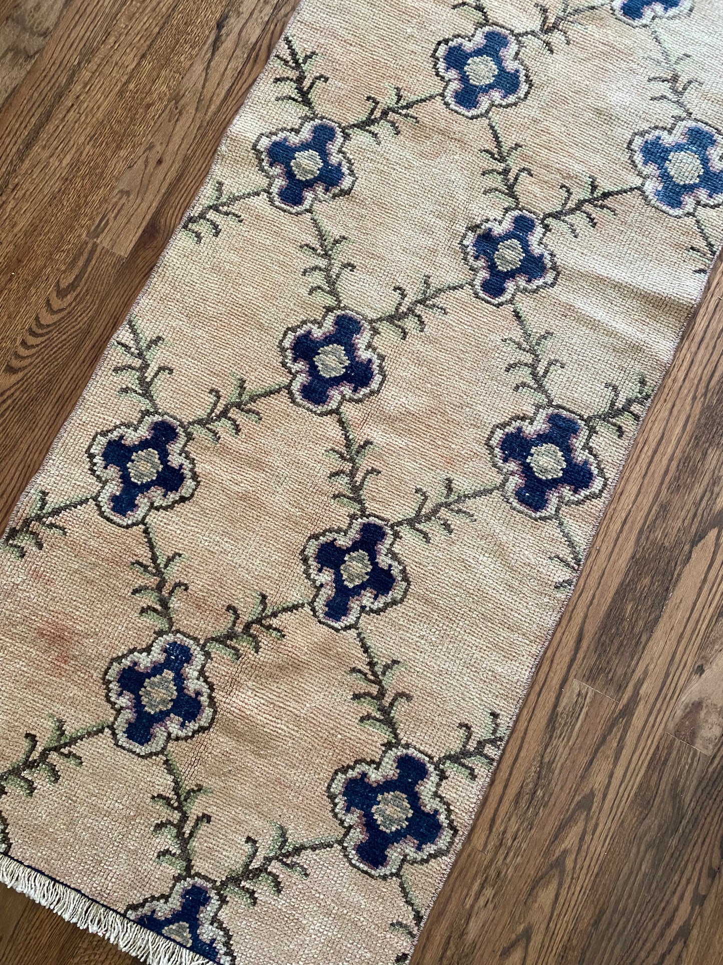 Vivian 2’ x 7’5.5