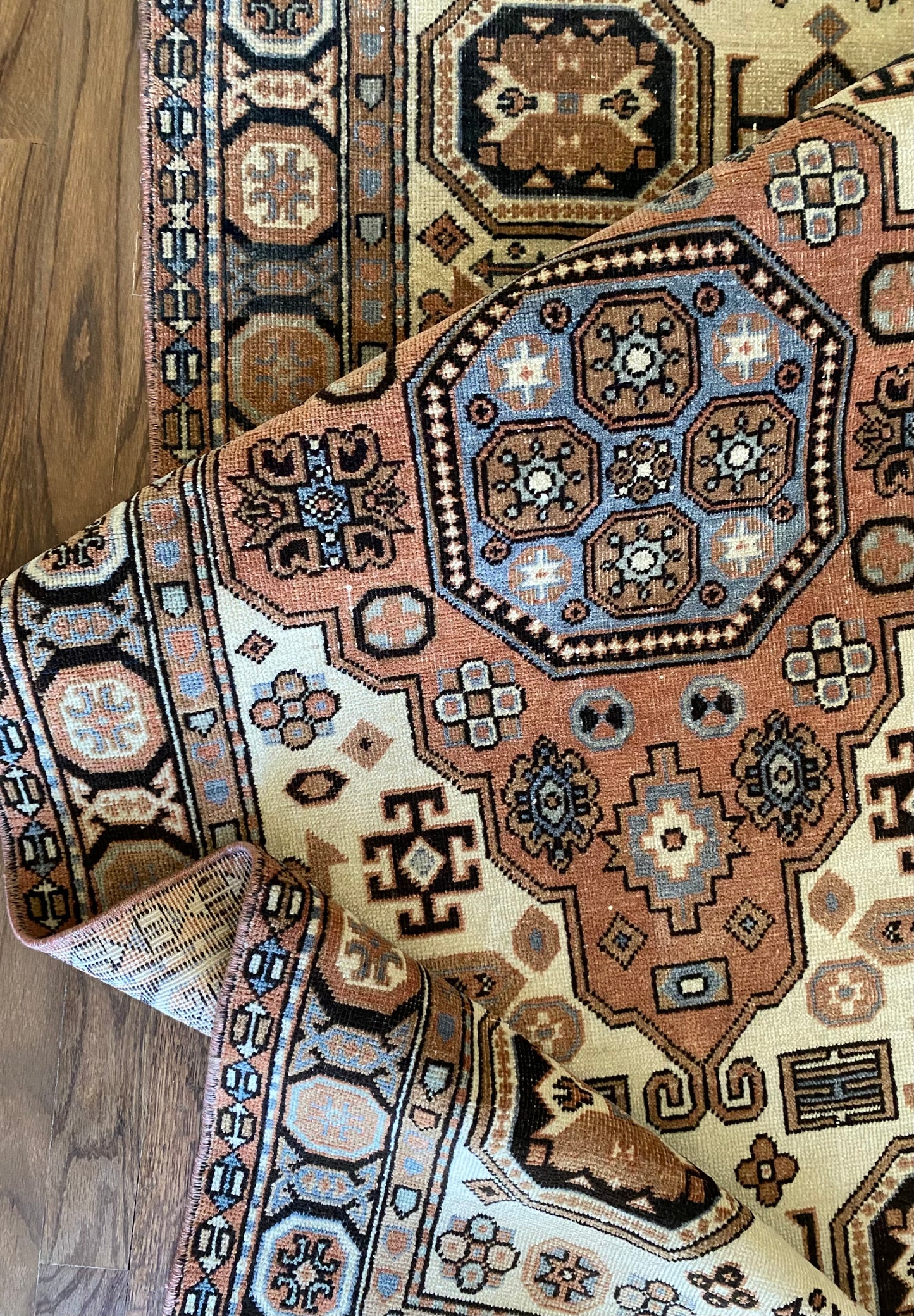 Beatrice 2’9.5 x 5’9