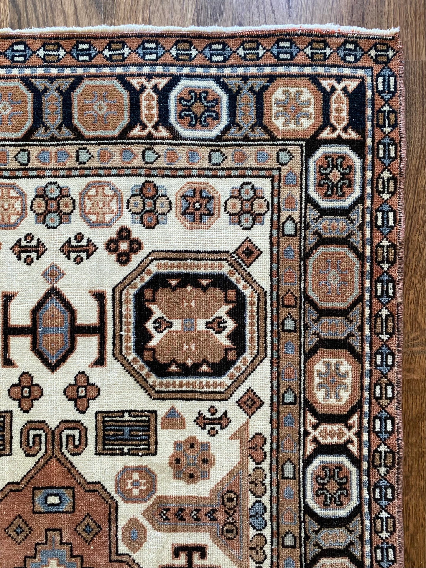 Beatrice 2’9.5 x 5’9