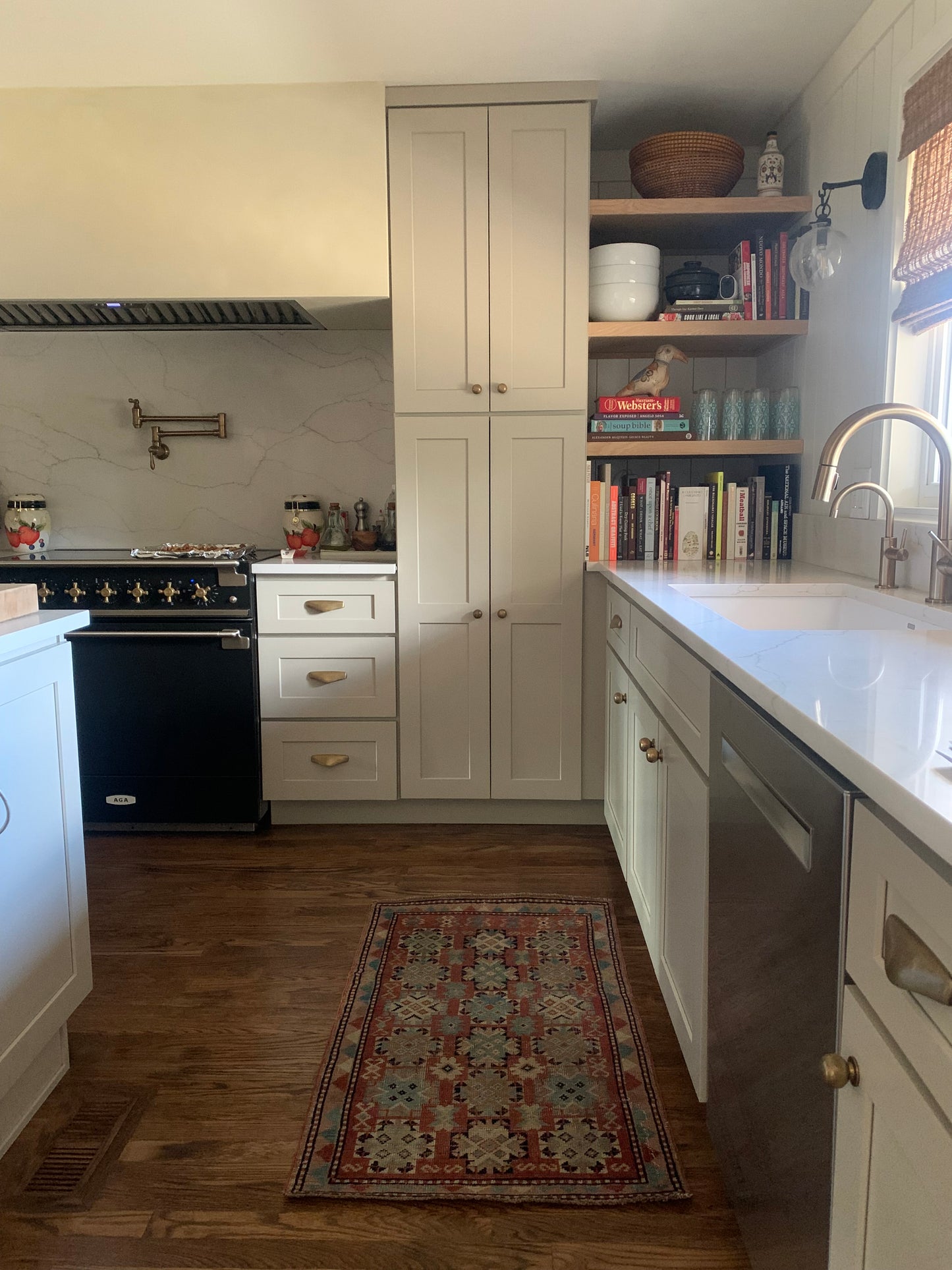 Small scatter rug 2x4 entry or kitchen styling