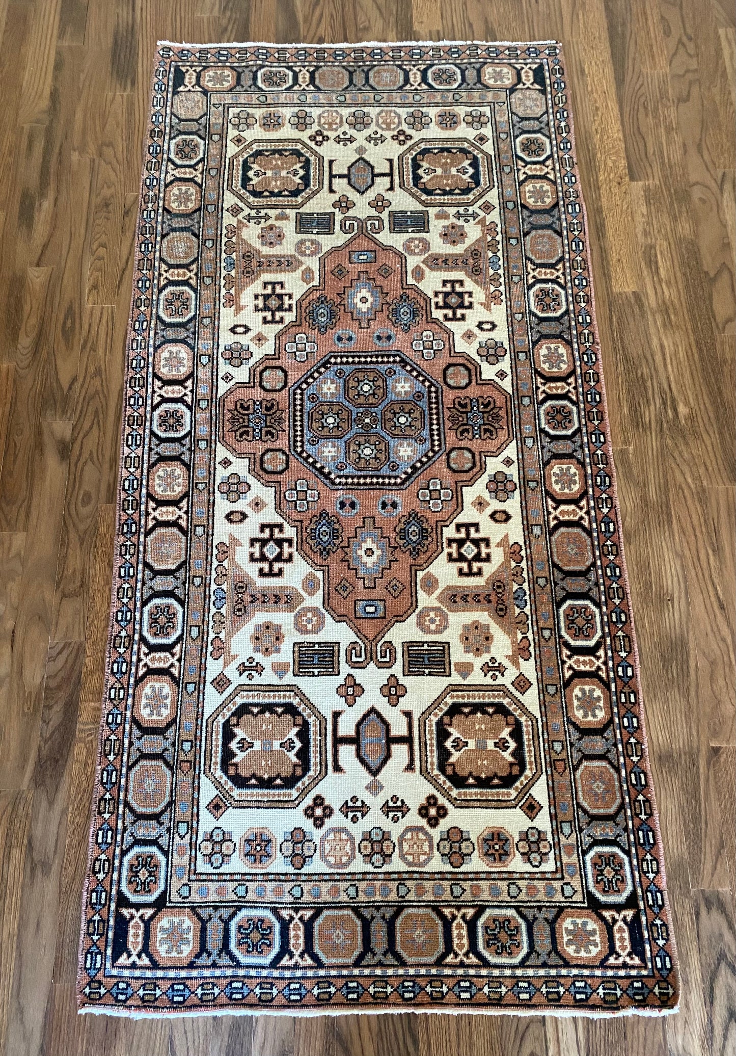 Beatrice 2’9.5 x 5’9