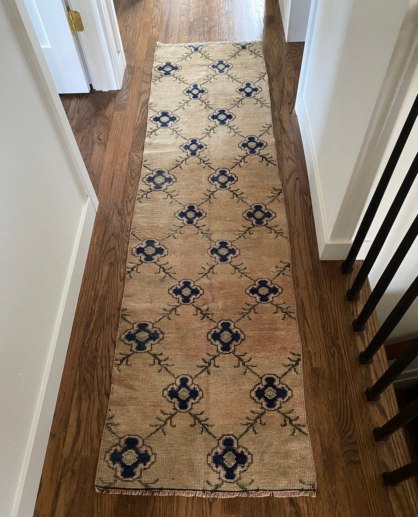 Vivian 2’ x 7’5.5