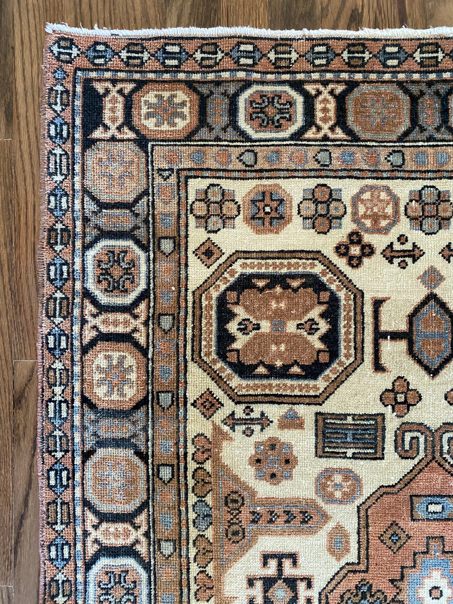 Beatrice 2’9.5 x 5’9