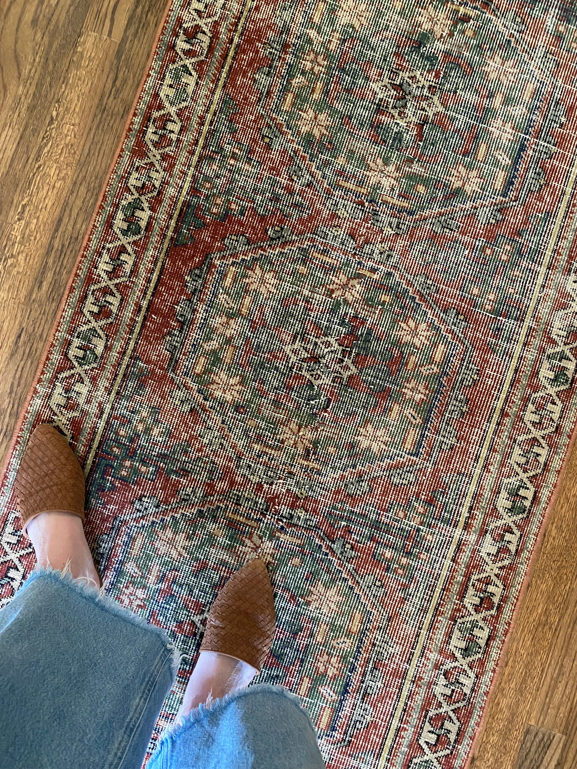 Vintage wool runner border detail classic pattern