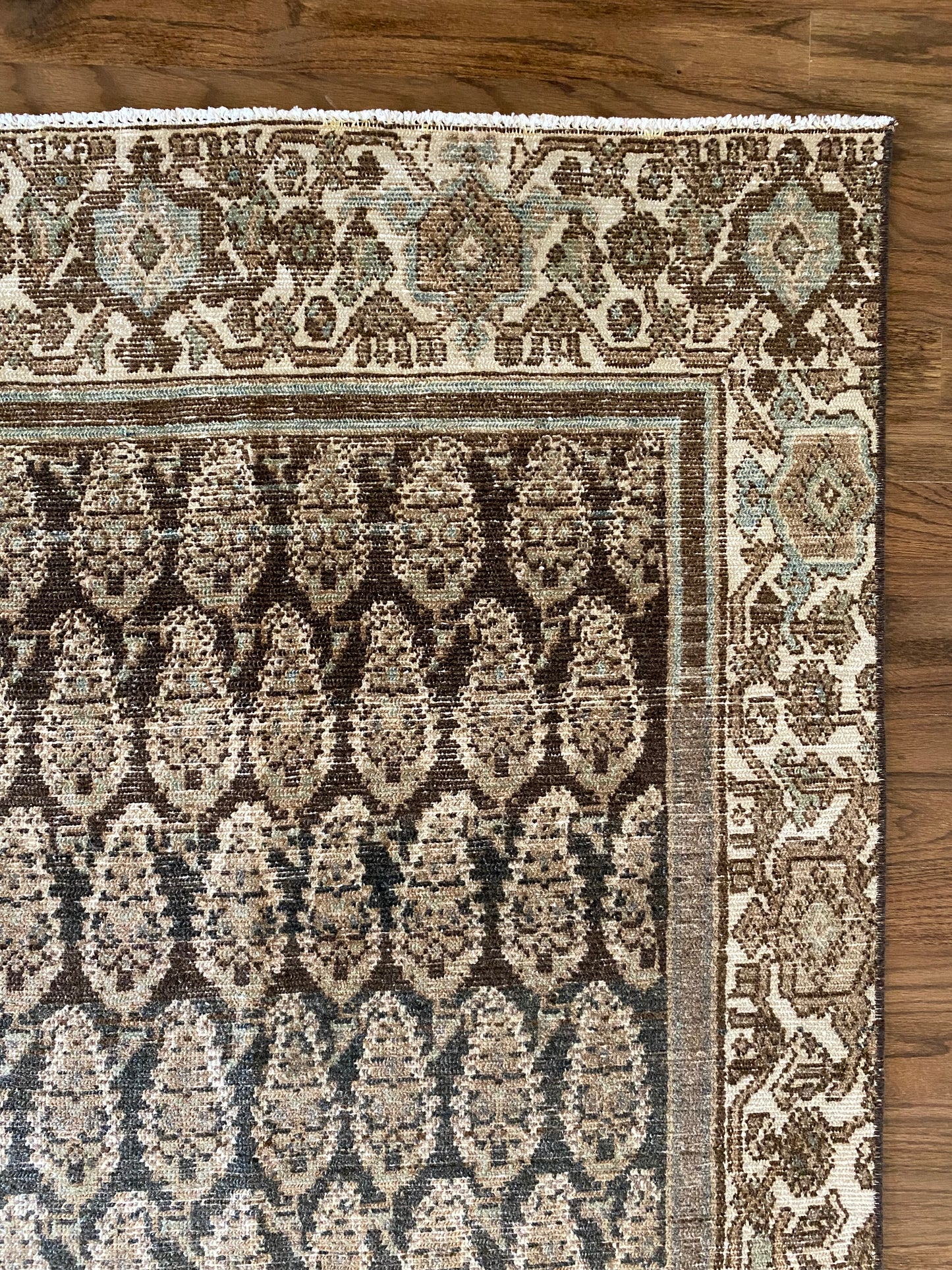 Mila 3’0.5 x 12’10