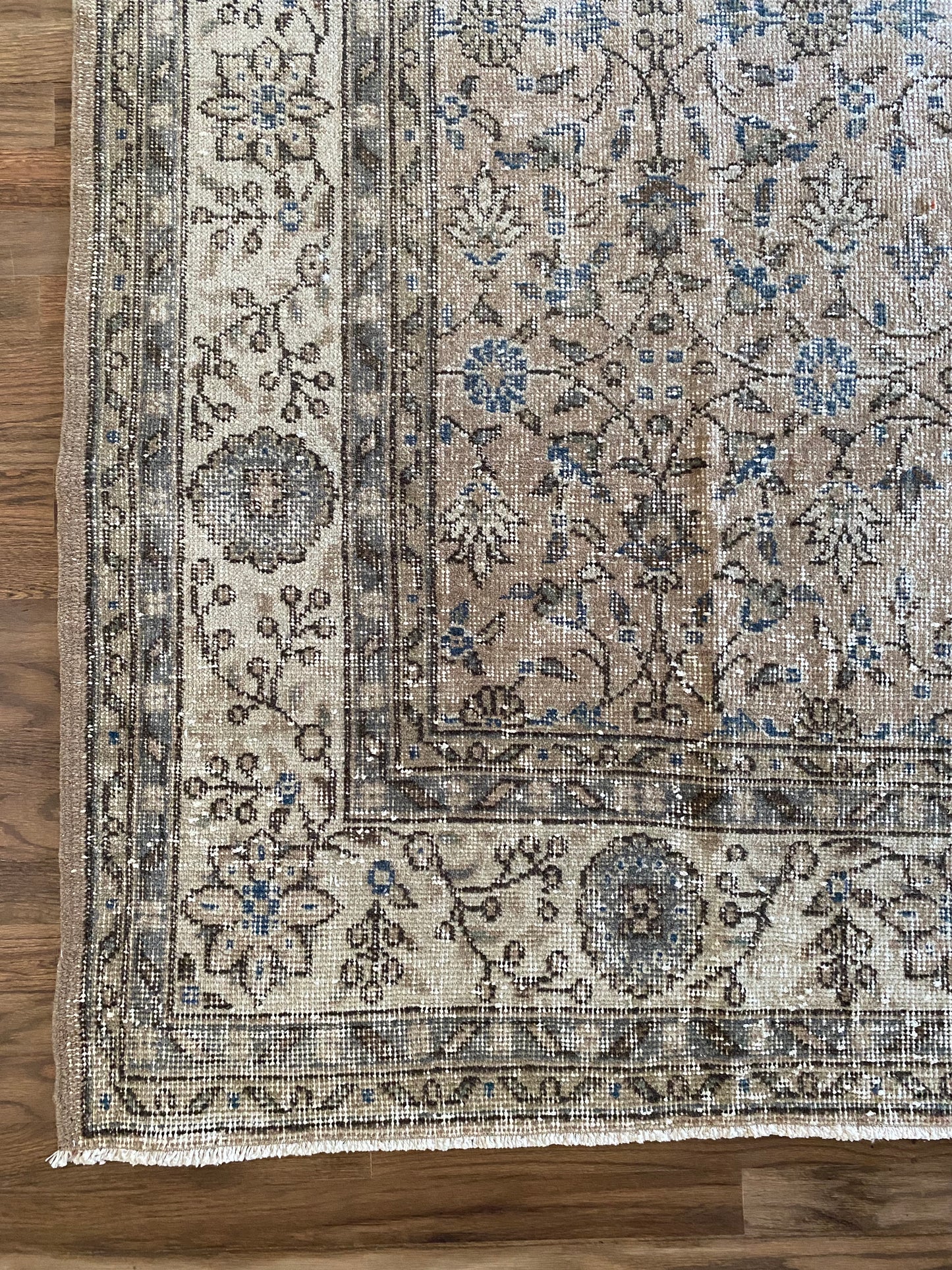 Vintage Turkish Wool Area Rug 7’7’x10’8" – Hand-Knotted Neutral & Blue Floral Rug | Cora