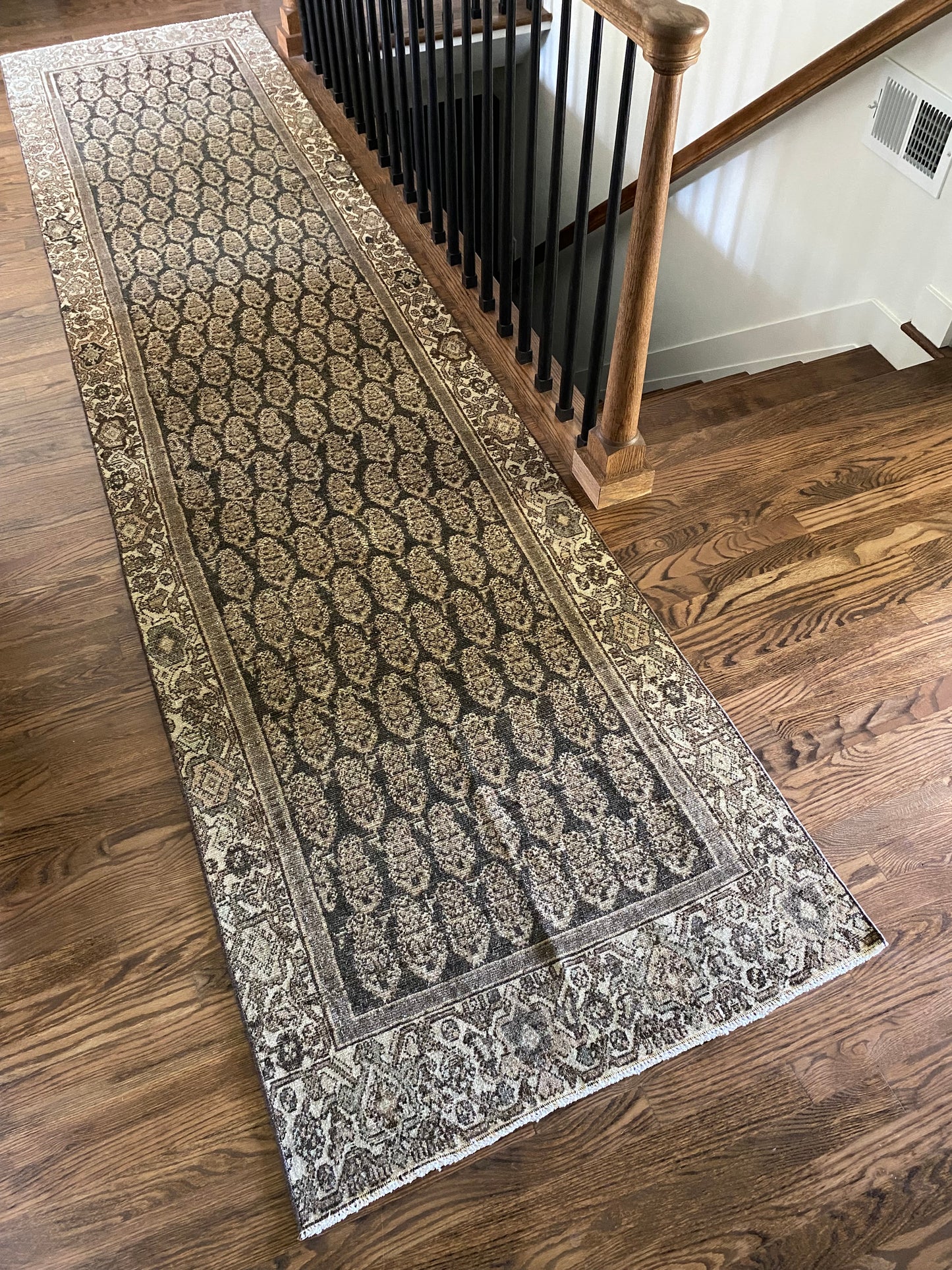 Mila 3’0.5 x 12’10