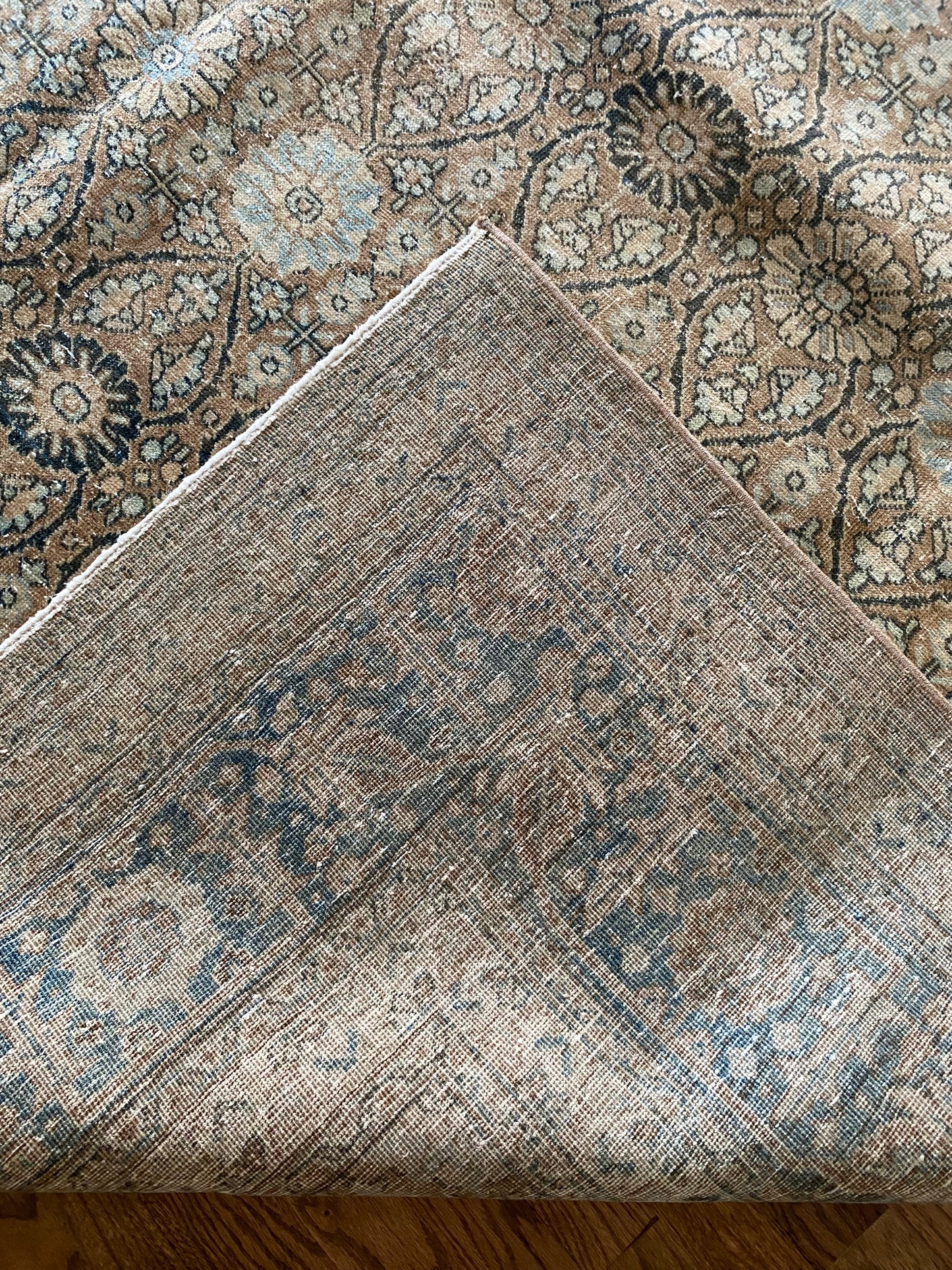 Victoria 7’9.5 x 10’8.5