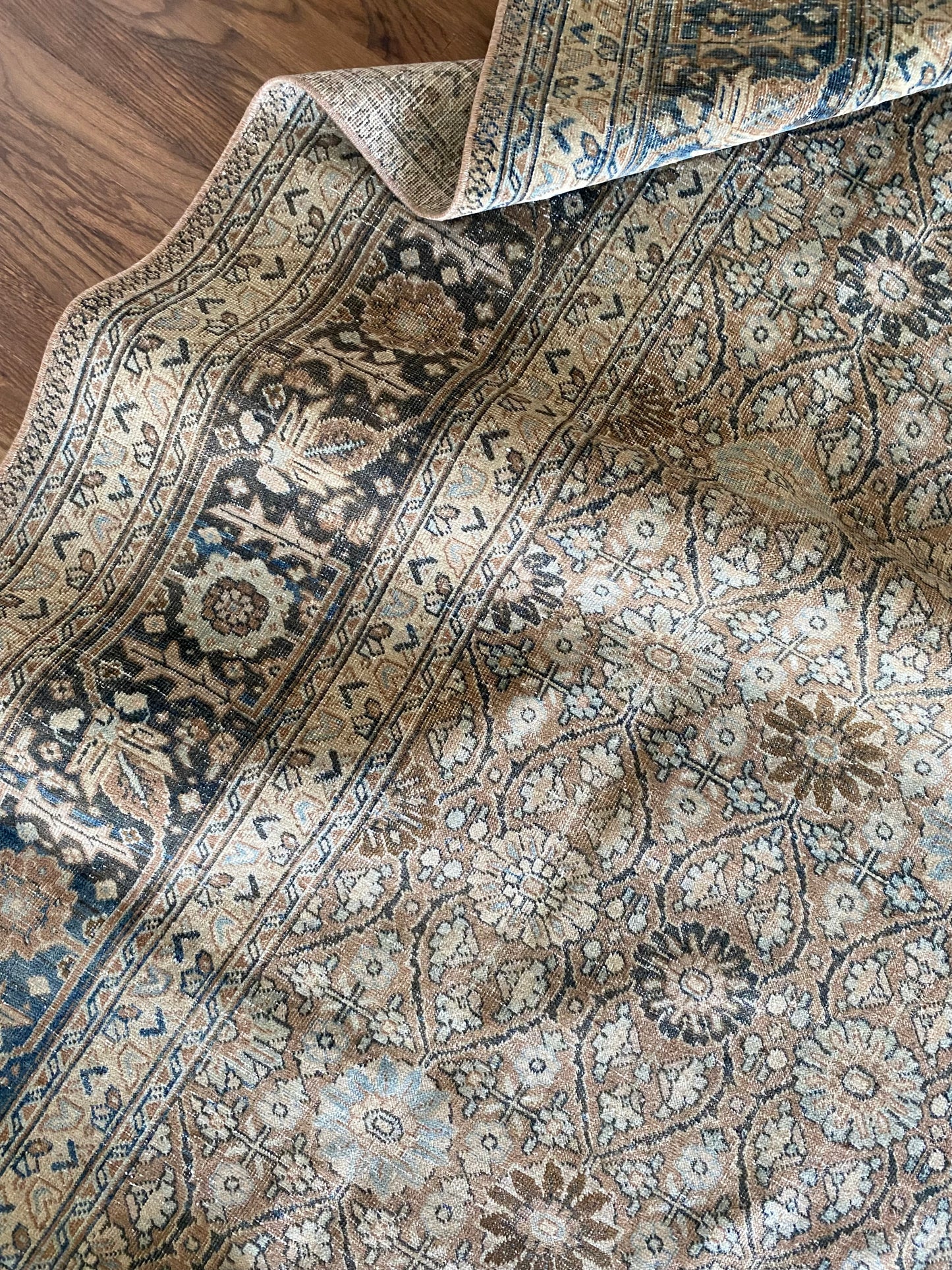 Victoria 7’9.5 x 10’8.5