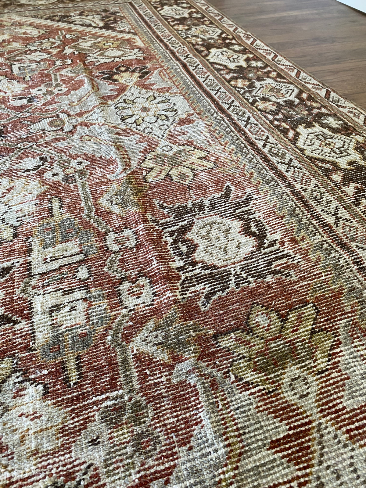 Antique Mahal Wool Area Rug 6’11x10’2” – Hand-Knotted Red Rug | Emre