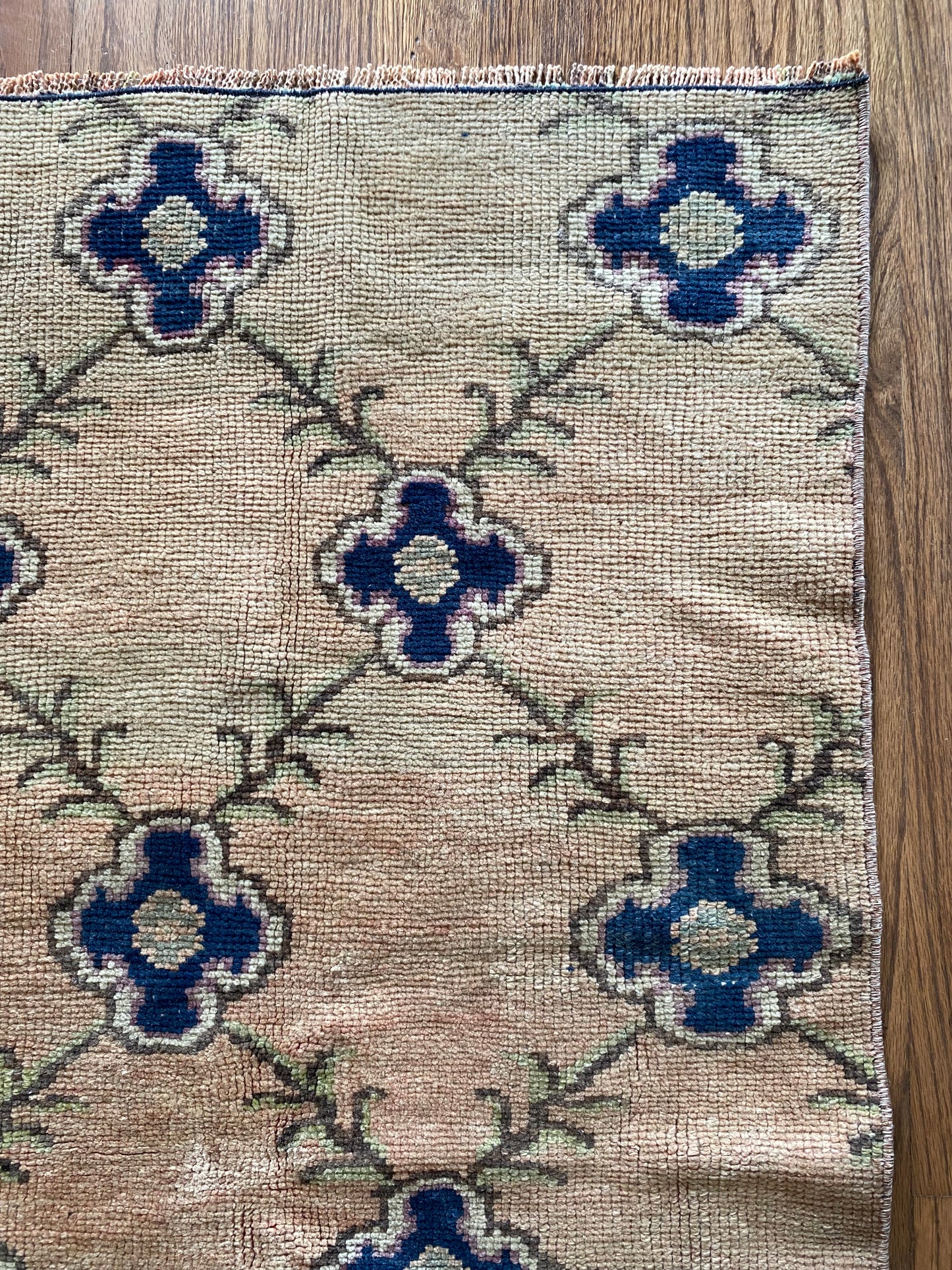 Vivian 2’ x 7’5.5