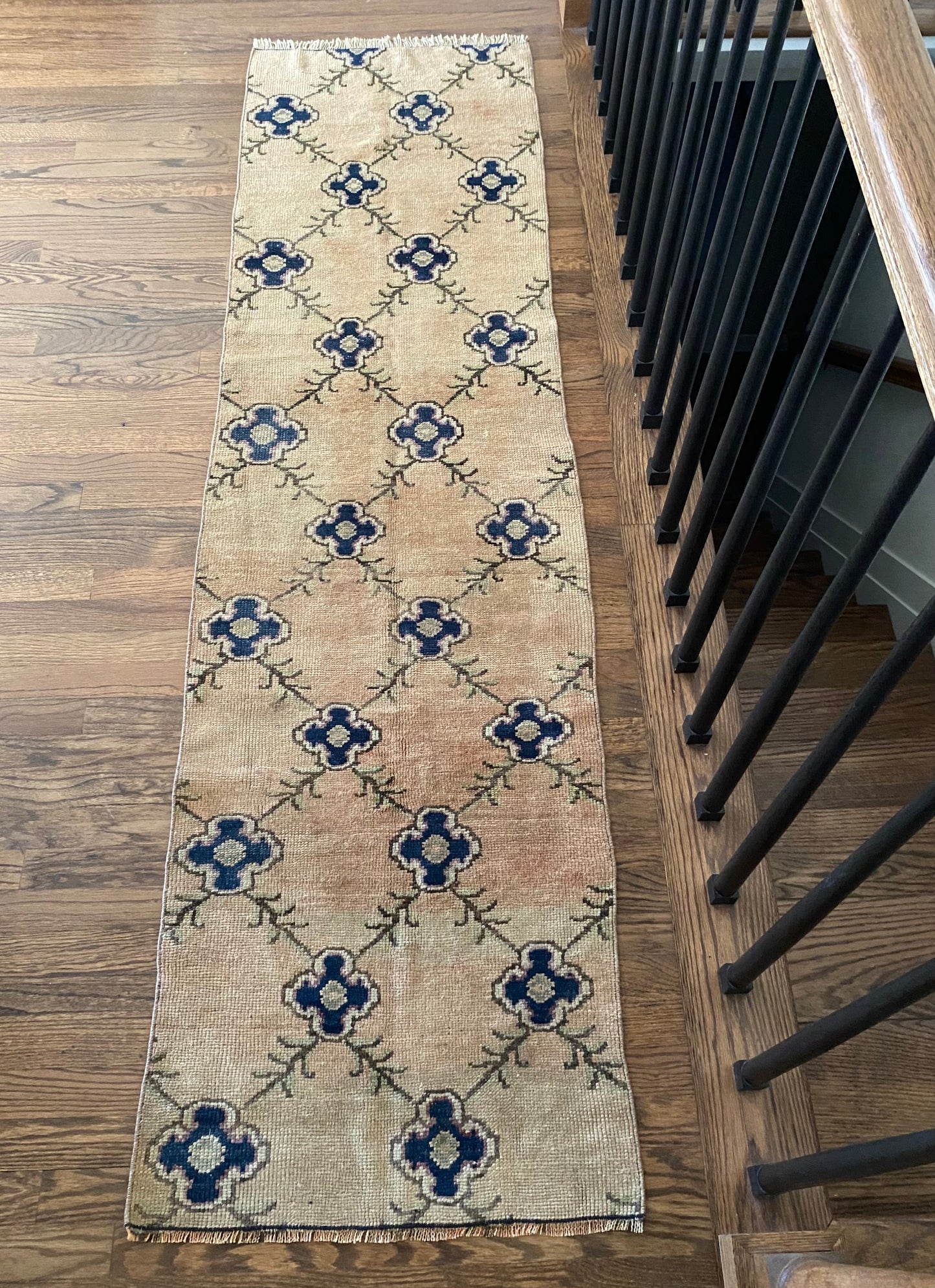 Vivian 2’ x 7’5.5