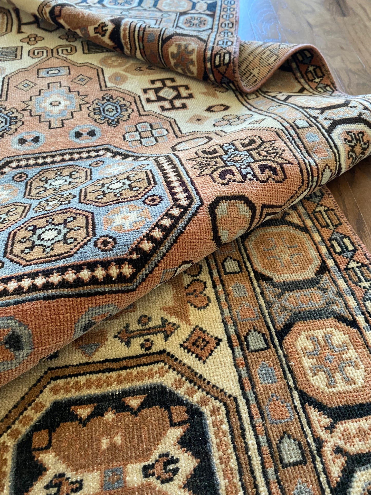 Beatrice 2’9.5 x 5’9